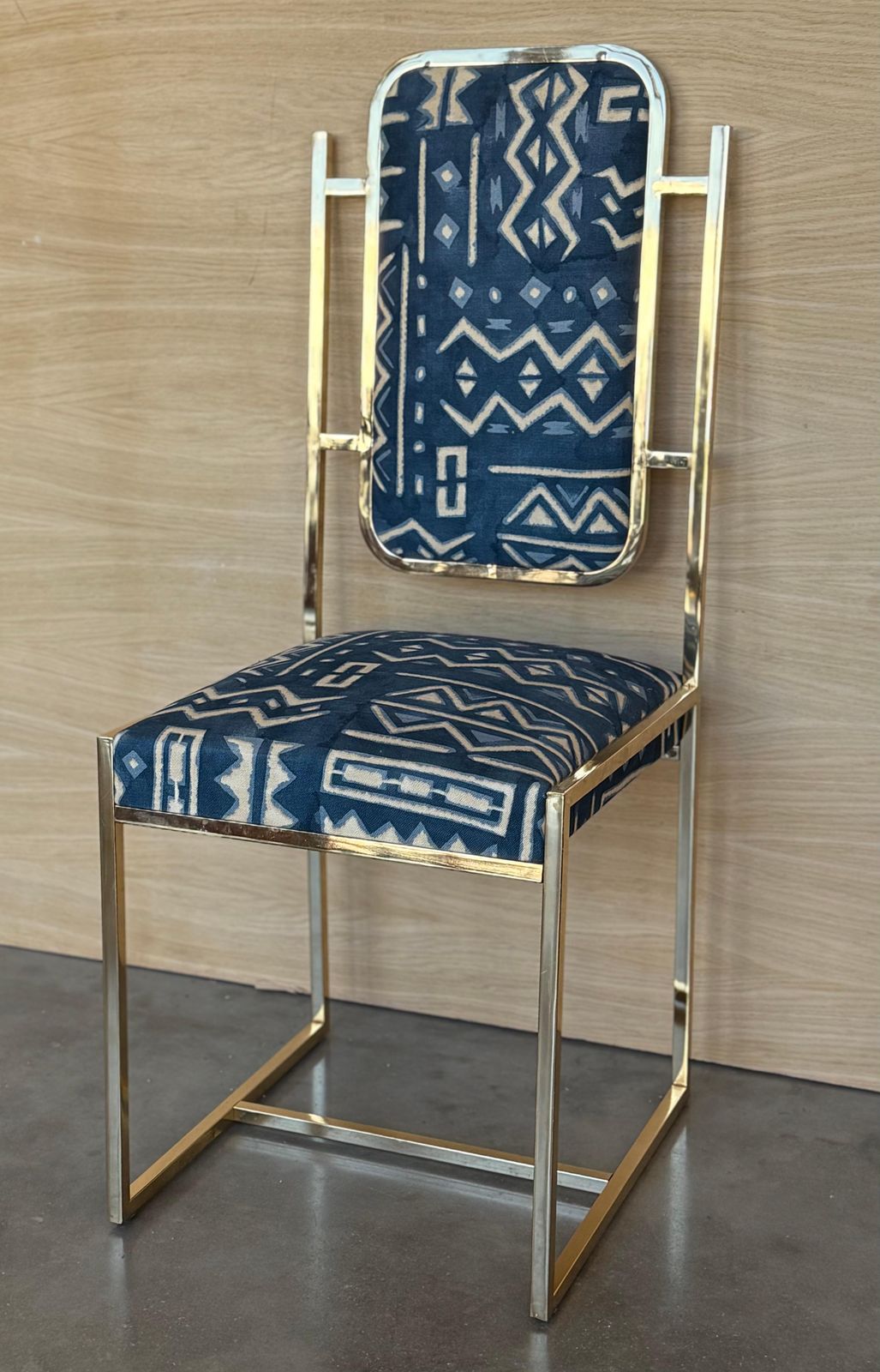 Ensemble de six chaises de salle à manger dorées en laiton, revêtement à motifs géométriques photo 4789.0