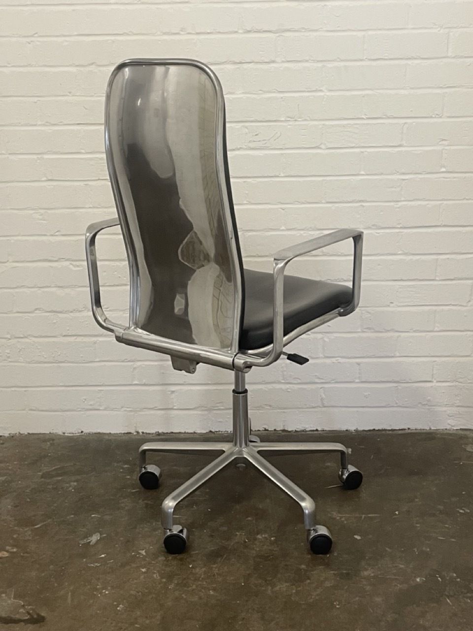 Vintage Hille Fred Scott Supporto Task Chair. High Back With Arms In Polished Aluminium With Black Leatheri Seat Pads photo for sale