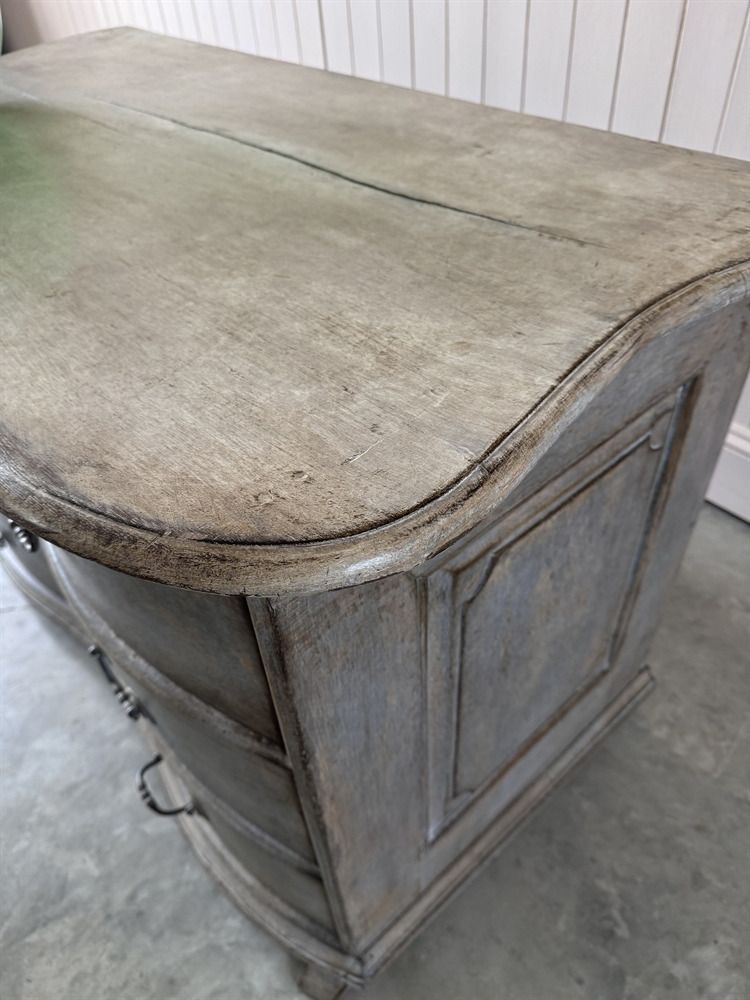 photo furniture 18th Century French Chest Of Drawers