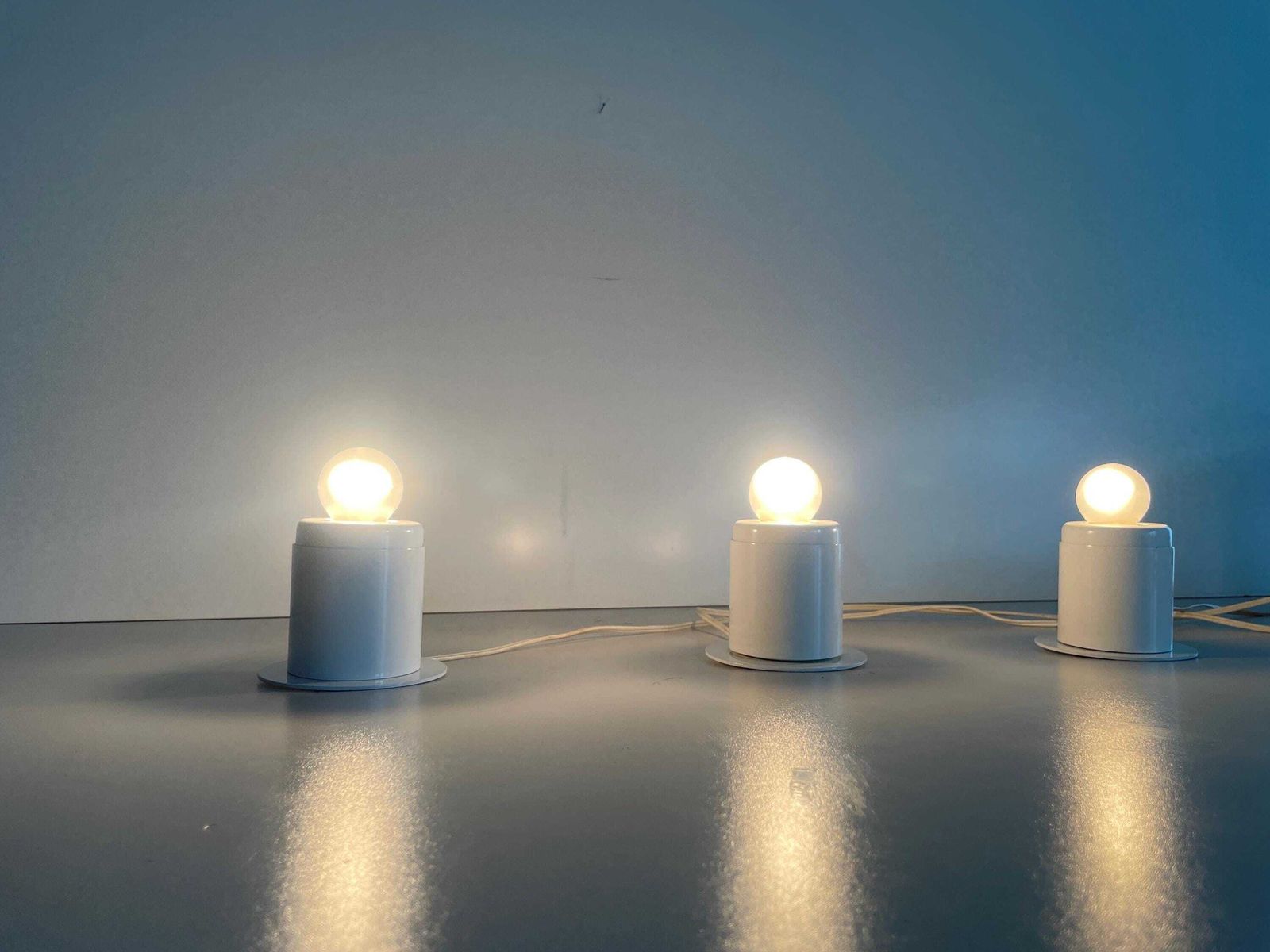 Minimal Design Set Of 3 White Metal Wall Lamps Still Of Artemide, 1970s, Italy photo vinterior
