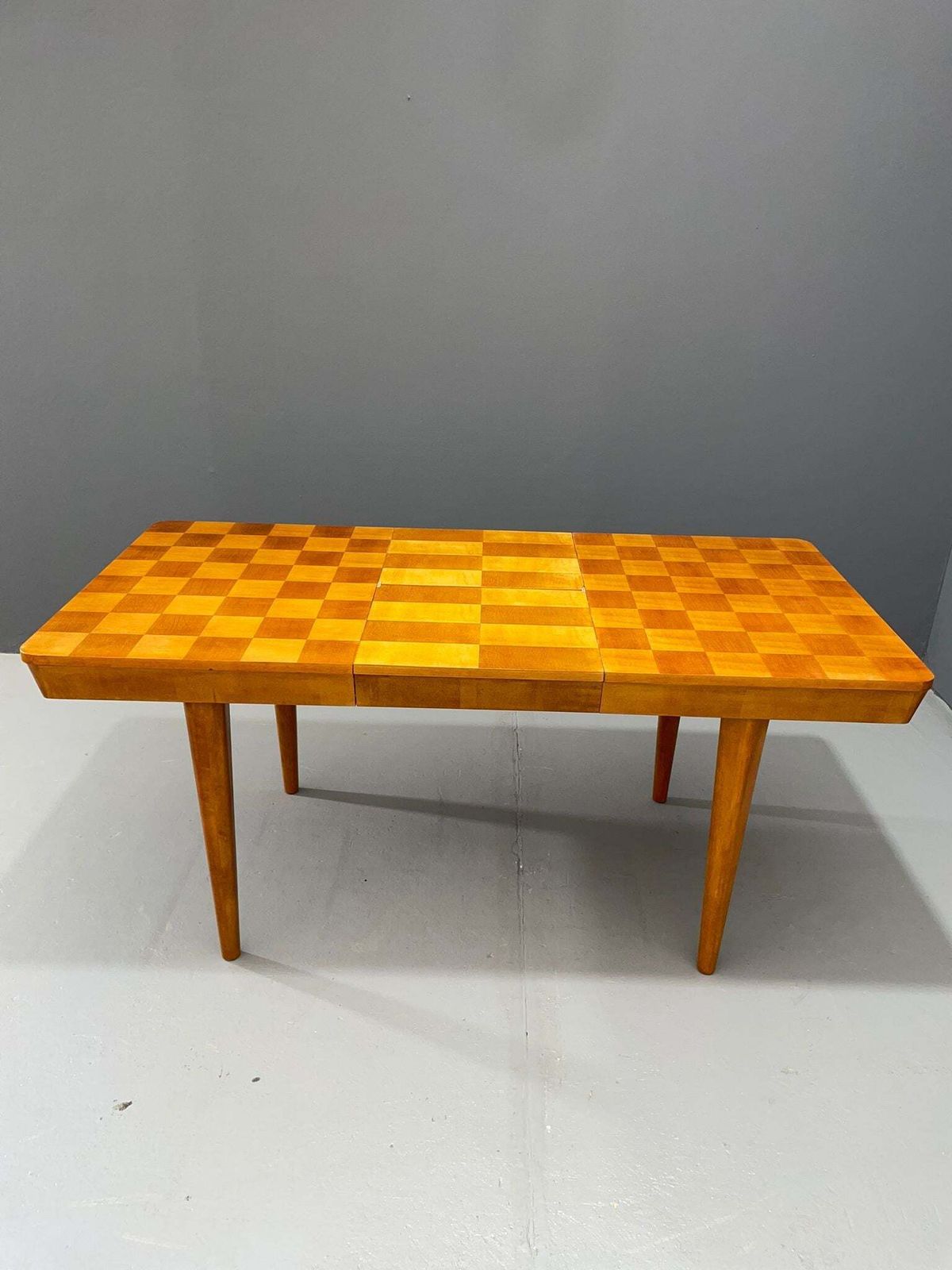 Uitschuifbare Eettafel Met Dambordfineer – Jindřich Halabala, Jaren 1940–50