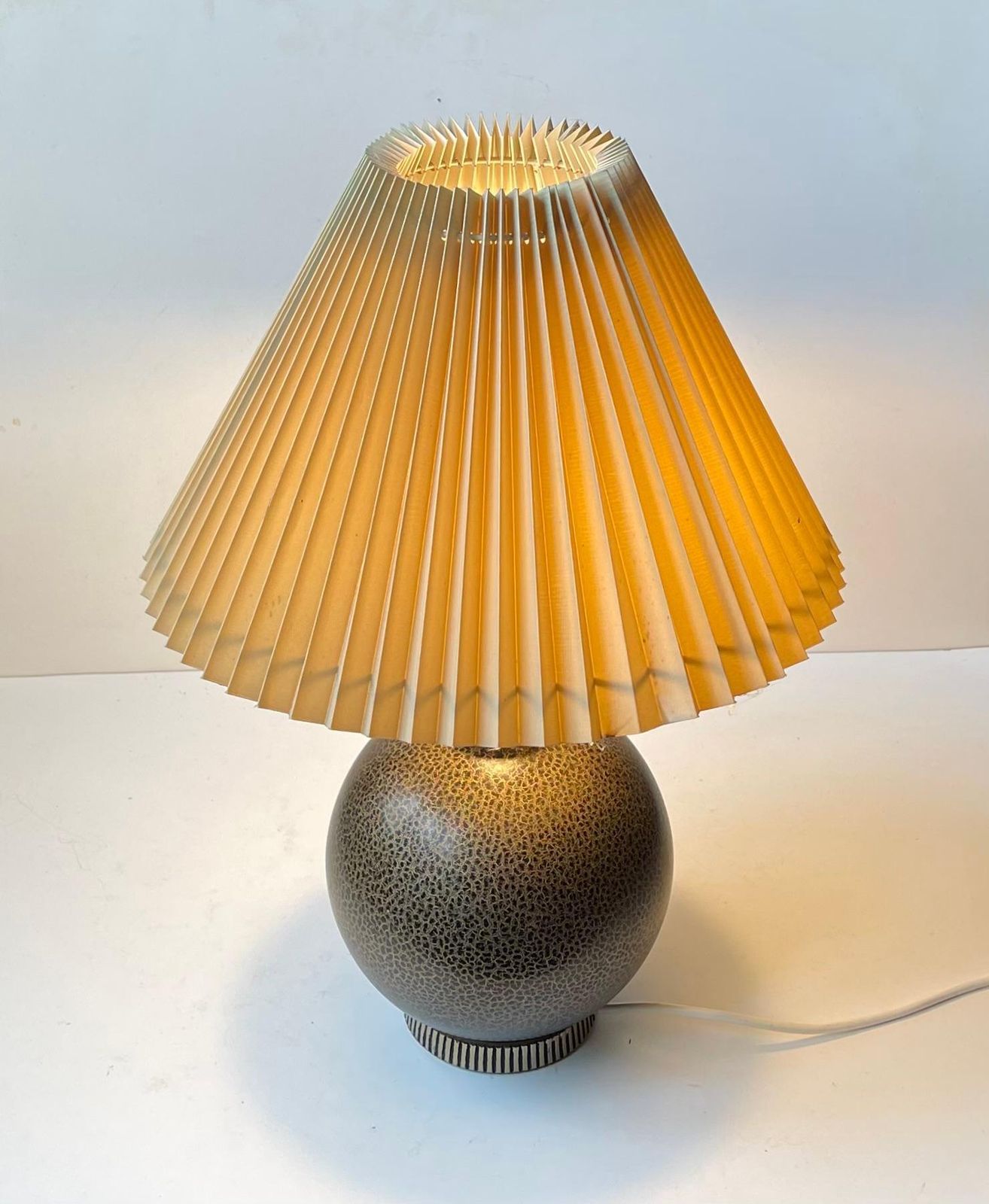 French 1920s Table Lamp In The Style Jean Besnard, Black   Gold Craquelé photo vinterior