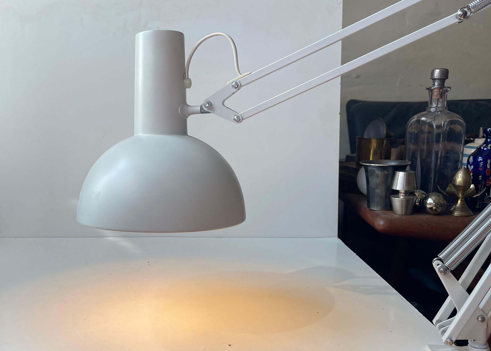 370.0 Louis Poulsen White Articulated Architects Desk Or Wall Lamp, 1980s photo