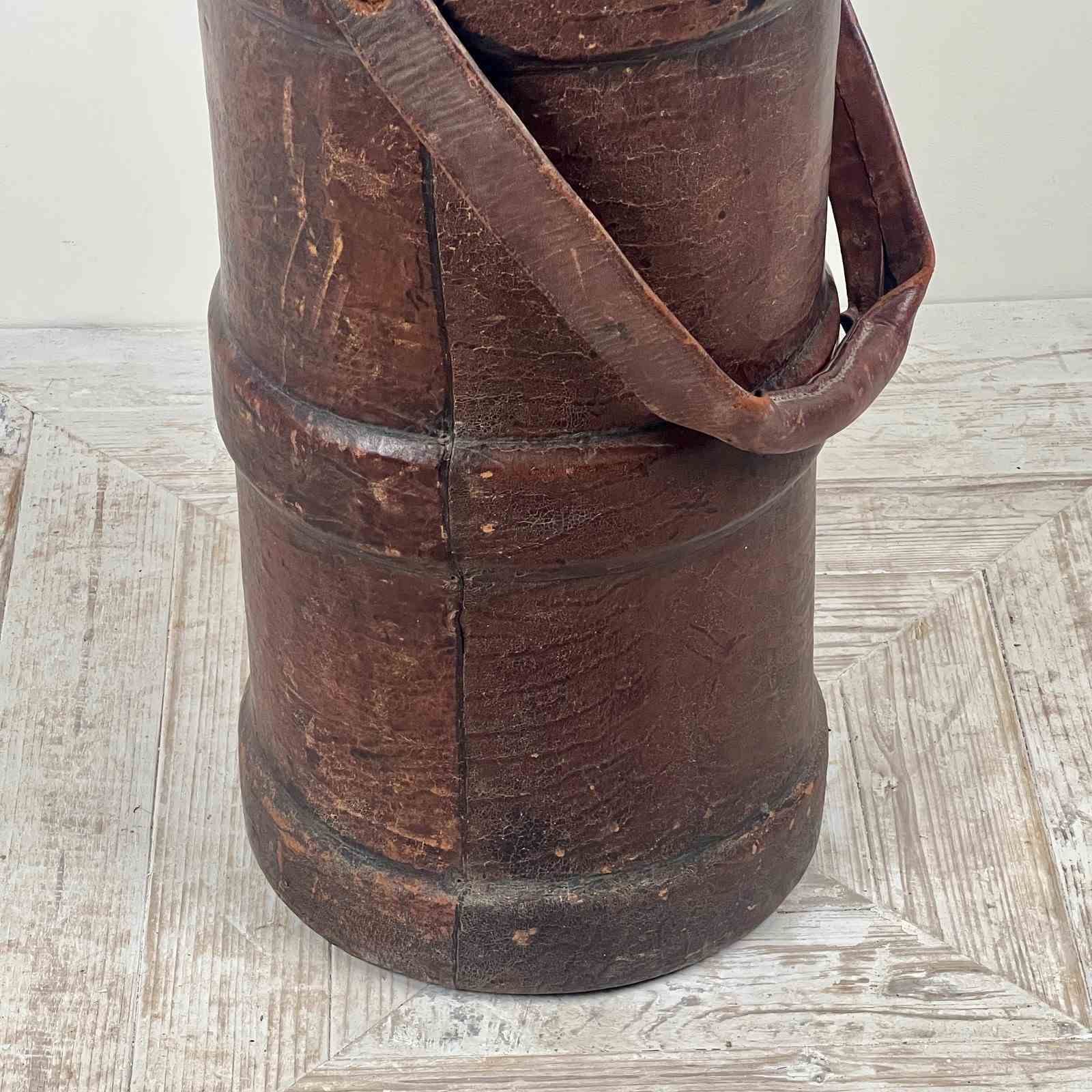 A Large First World War Leather Shell Carrier Stick Stand photo vintage