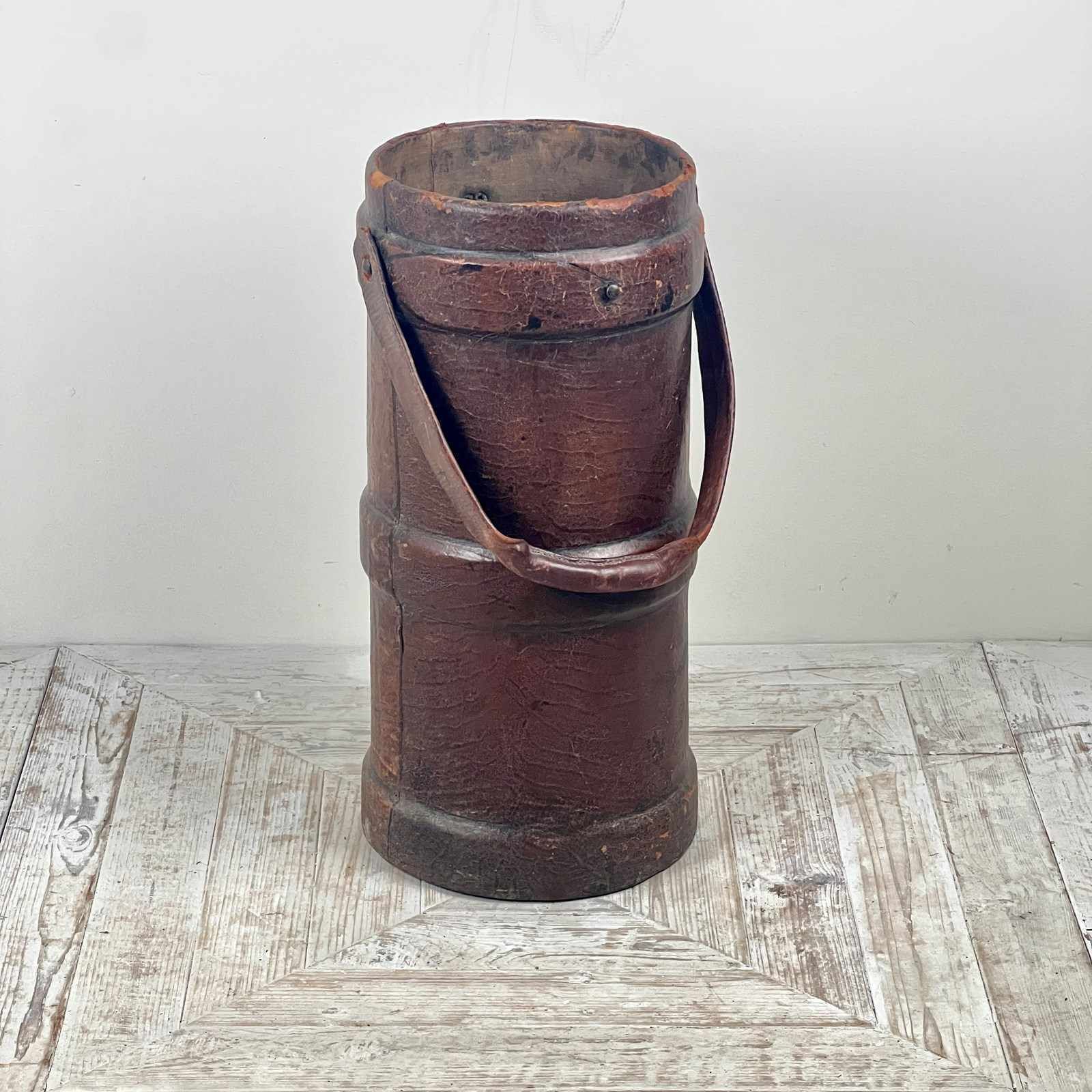 photo furniture A Large First World War Leather Shell Carrier Stick Stand