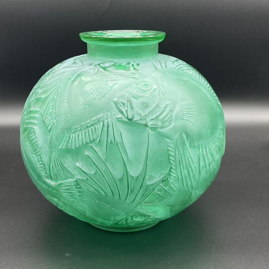 A Green Poisson Vase By R.Lalique photo vinterior
