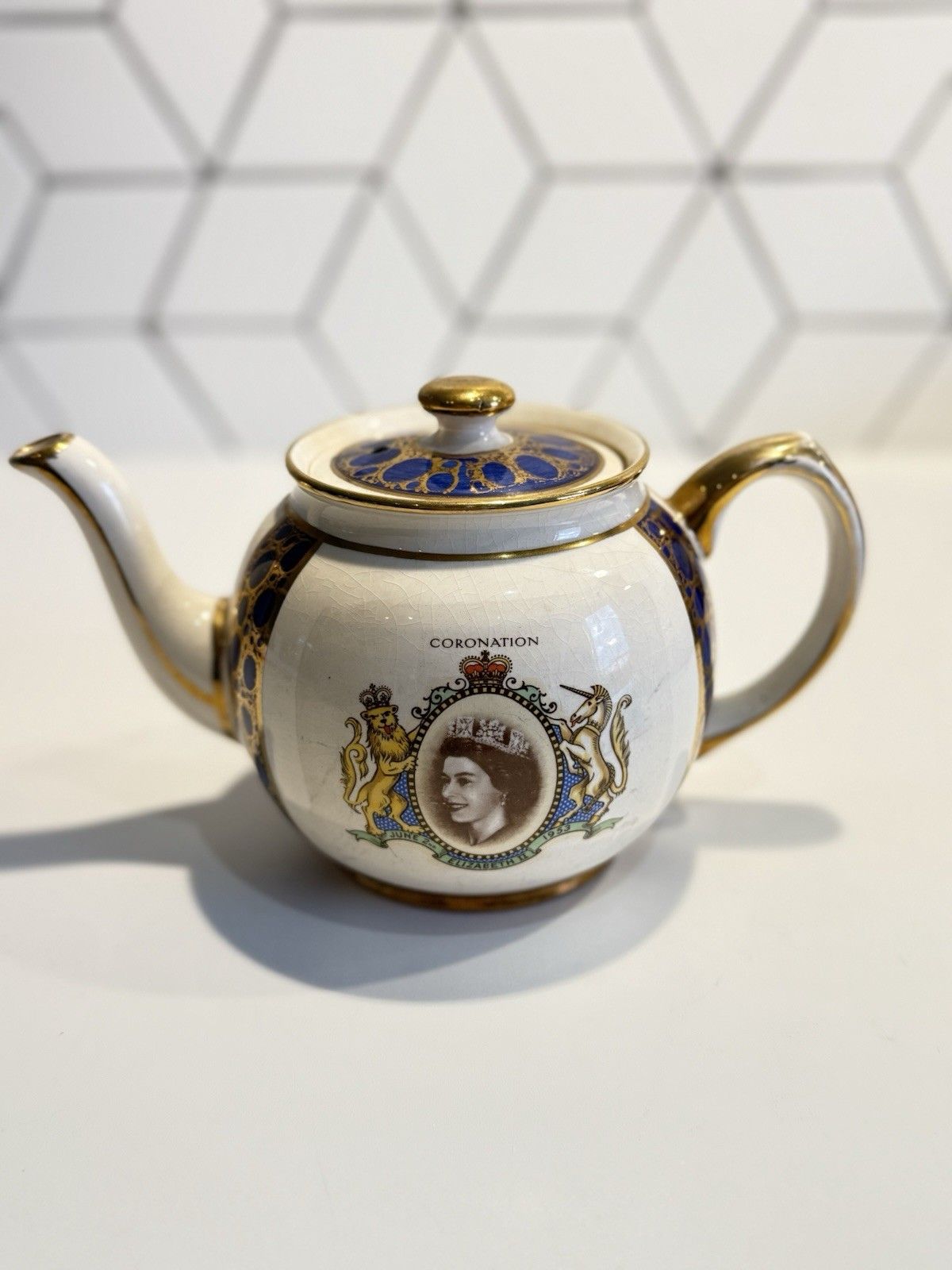 Rare Queen Elizabeth II Coronation 1953 British Teapot 9" Ringtons Collectible photo furniture