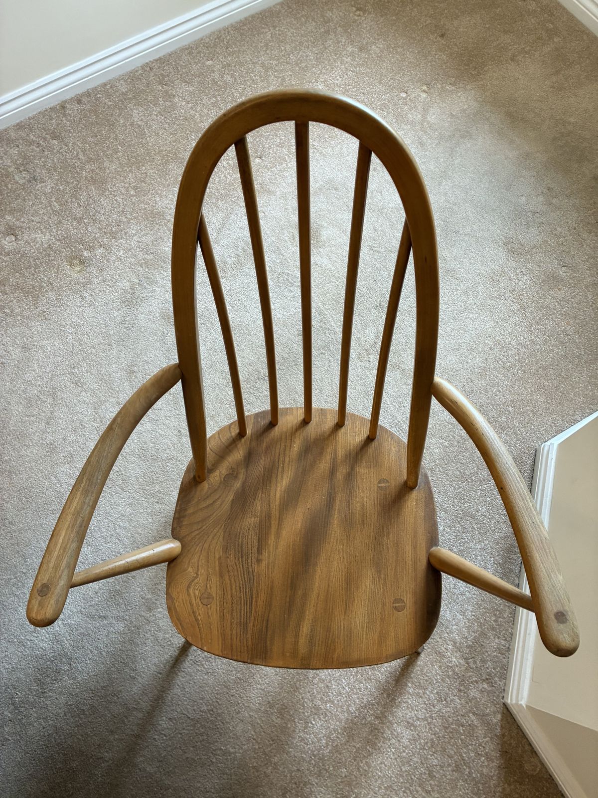 Set Of 6 Period Ercol Quaker Dining Chairs (2 Carver, 4 Standard)   Excellent Condition photo 600.0