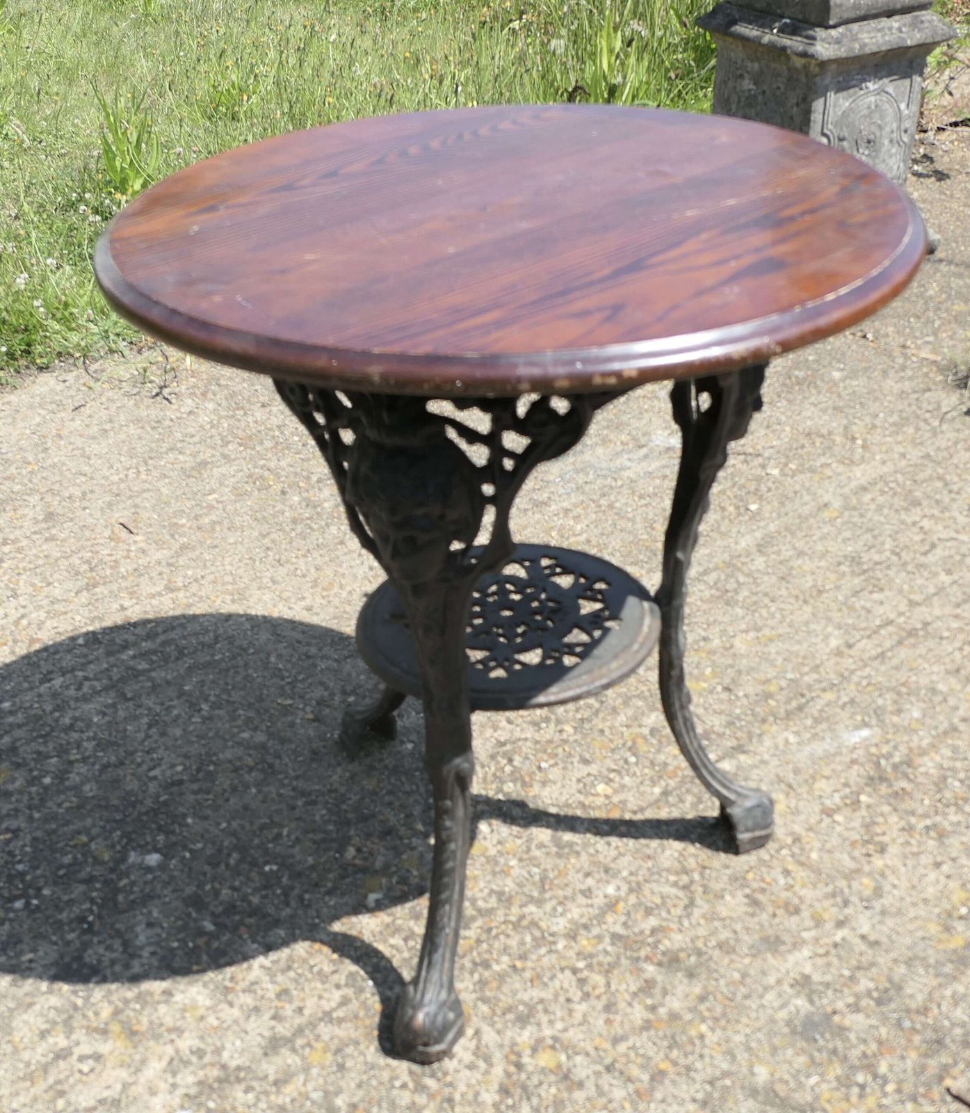 A Traditional Britannia Pub Table photo 660.0