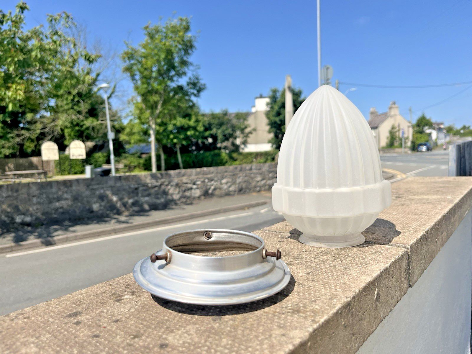 French Art Deco 30's Frosted Fluted Geometric Glass Lamp Shade & Chrome Gallery photo vinterior