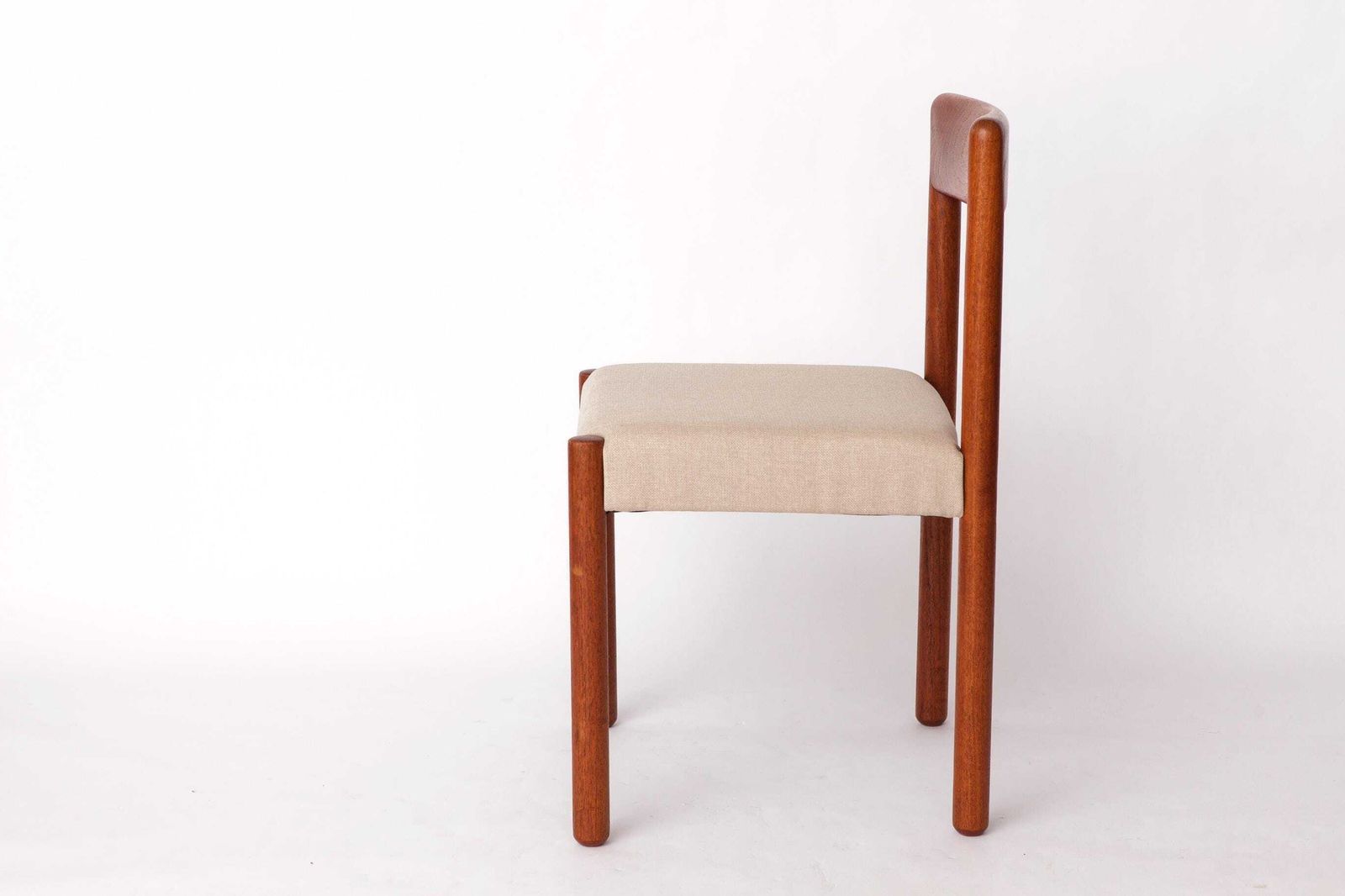 1 Of 4 Mid Century Oak Dining Chair – 1960s Vintage, Light Gray Upholstery photo vinterior