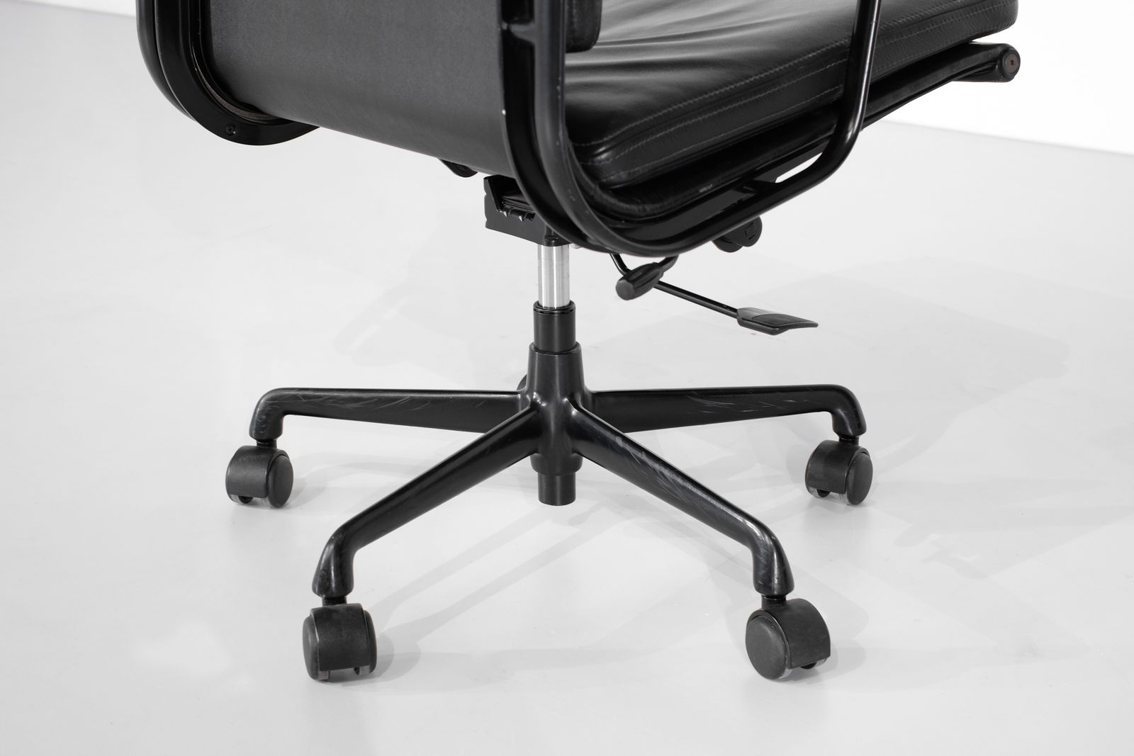 Armchair Soft Pad Chair "Ea 219" Charles Ray Eames, USA 1969. photo 3500.0