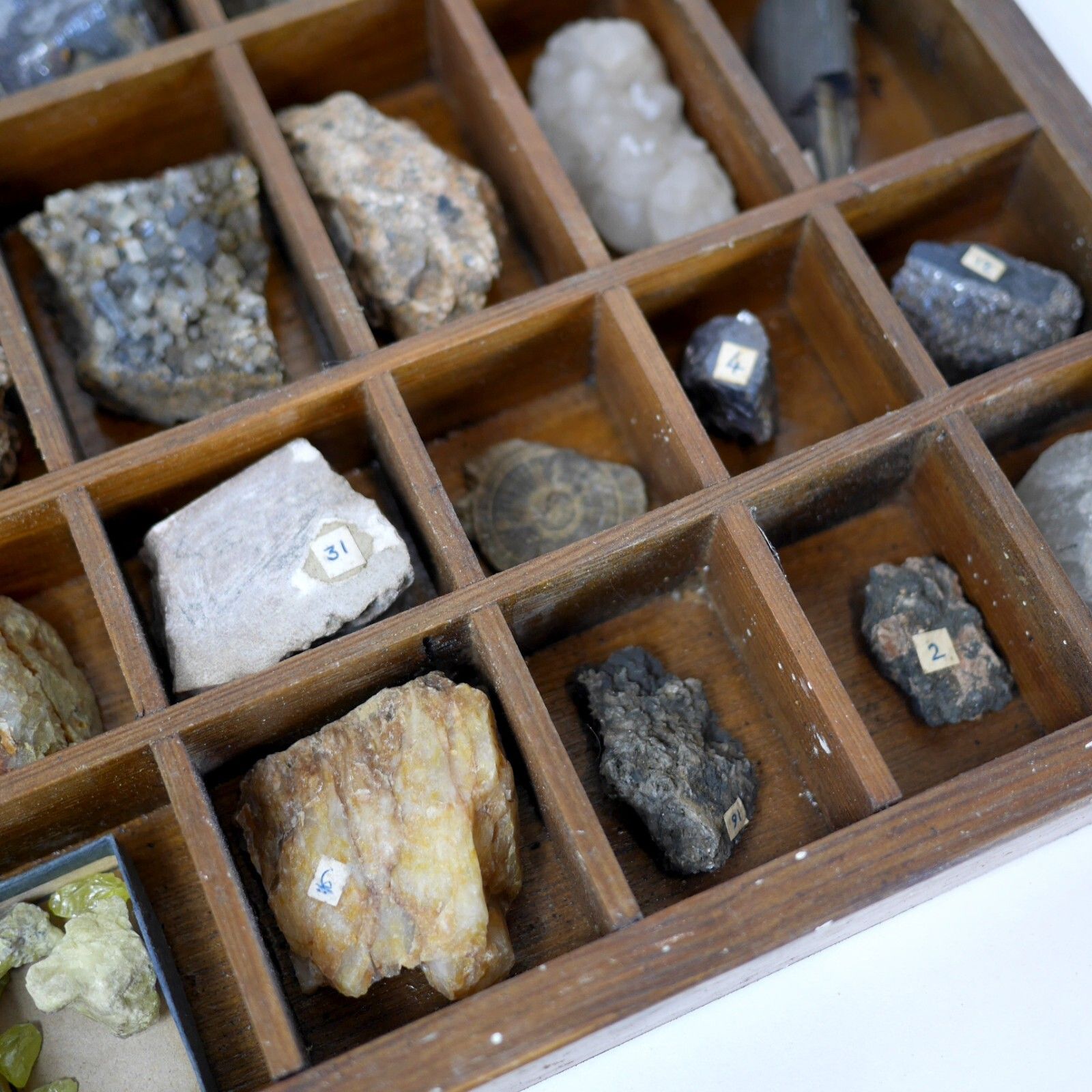 Vintage Collection Rocks Geodes Minerals Stones Crystals Wood Tray #102915 photo vinterior