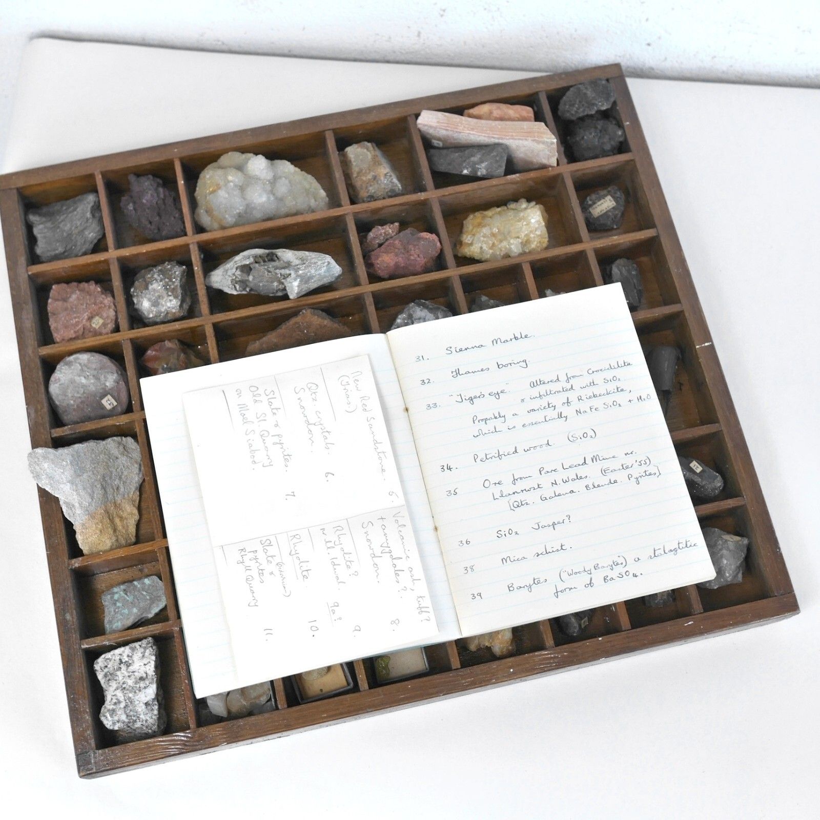 photo vinterior Vintage Collection Rocks Geodes Minerals Stones Crystals Wood Tray #102915
