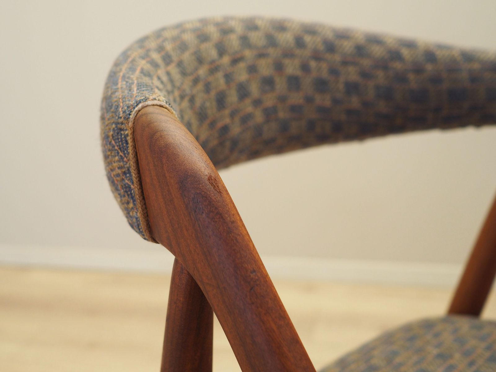 photo for sale Set Van Drie Teakhouten Stoelen, Deens Design, Ca. Jaren 1970, Ontwerper: Kai Kristiansen