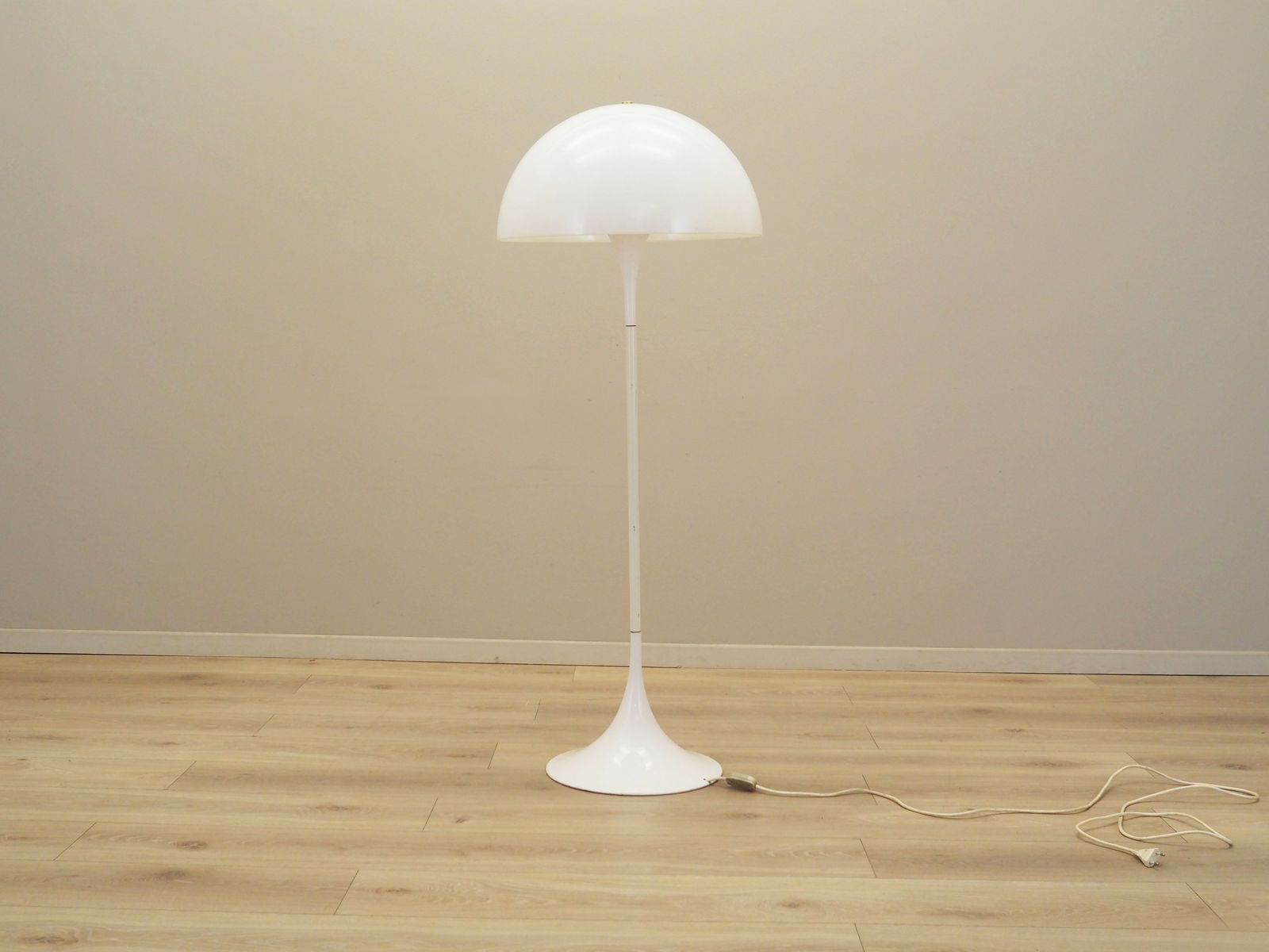 Floor Lamp Panthella, Danish Design, 1970s, Manufacturer: Louis Poulsen, Designer: Verner Panton photo furniture
