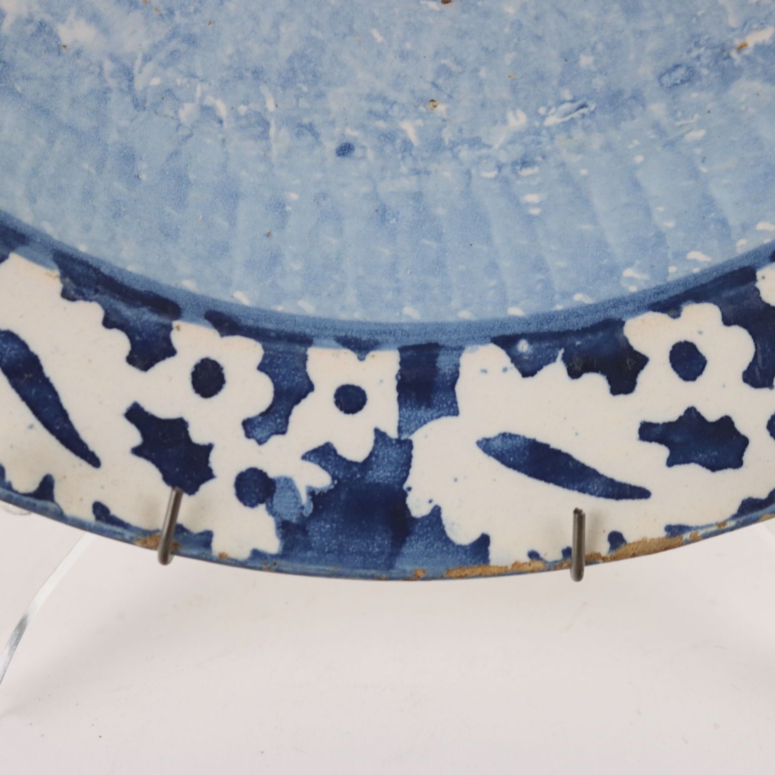 Assiette en majolique d'époque à décors, Italie, XVIIIe siècle photo 180.0