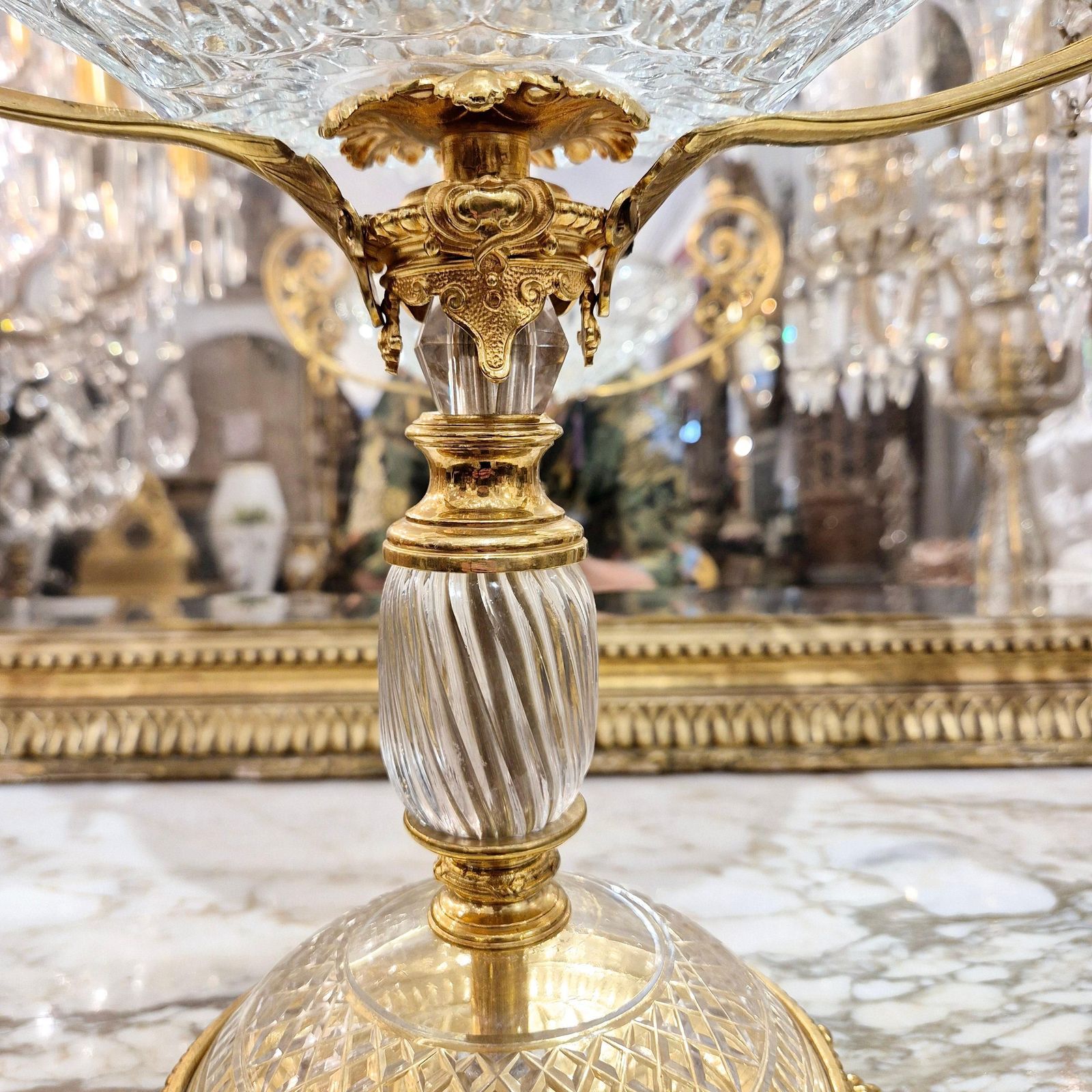 photo vintage Baccarat Cut Crystal Centerpiece Mounted On Chiseled Gilt Bronze, 19th Century