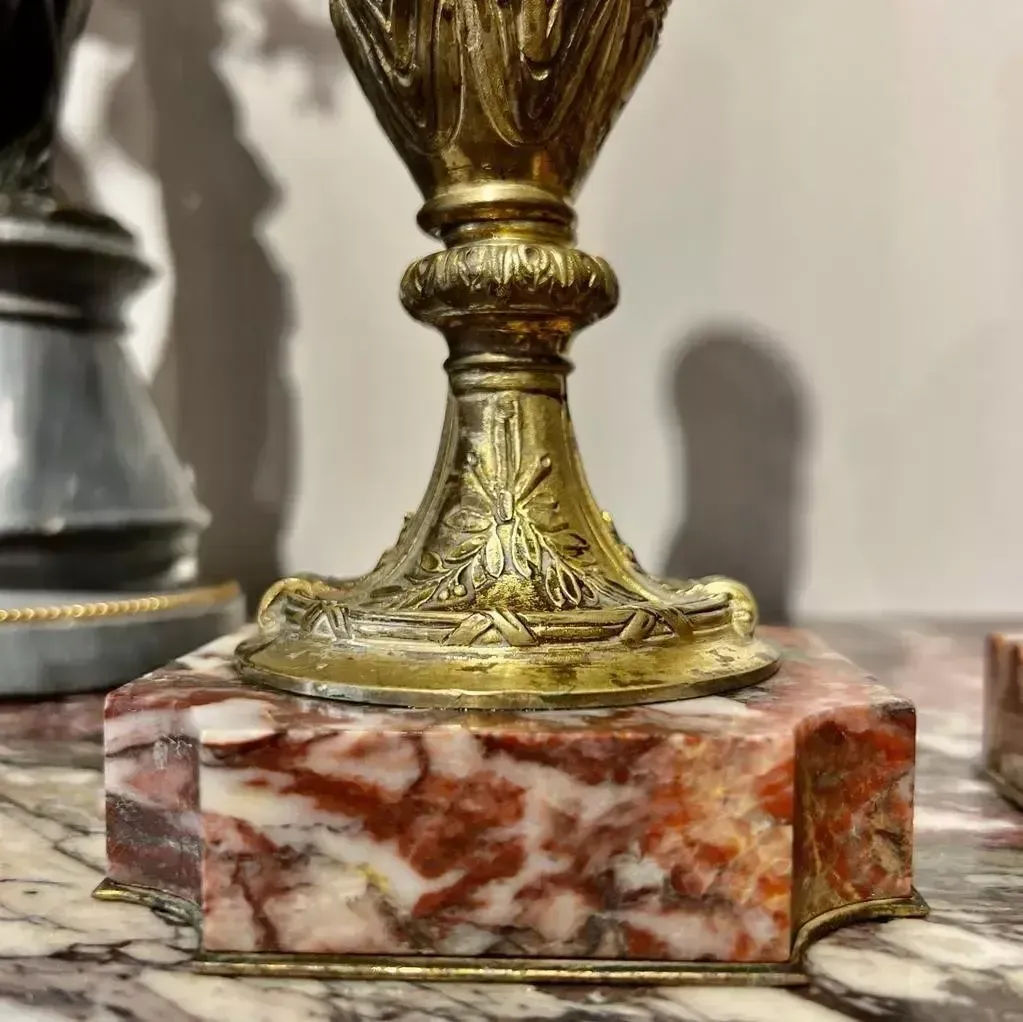 19th Century Pair Of Large Cassolettes With Mascarons In Violet Breccia Marble photo vinterior