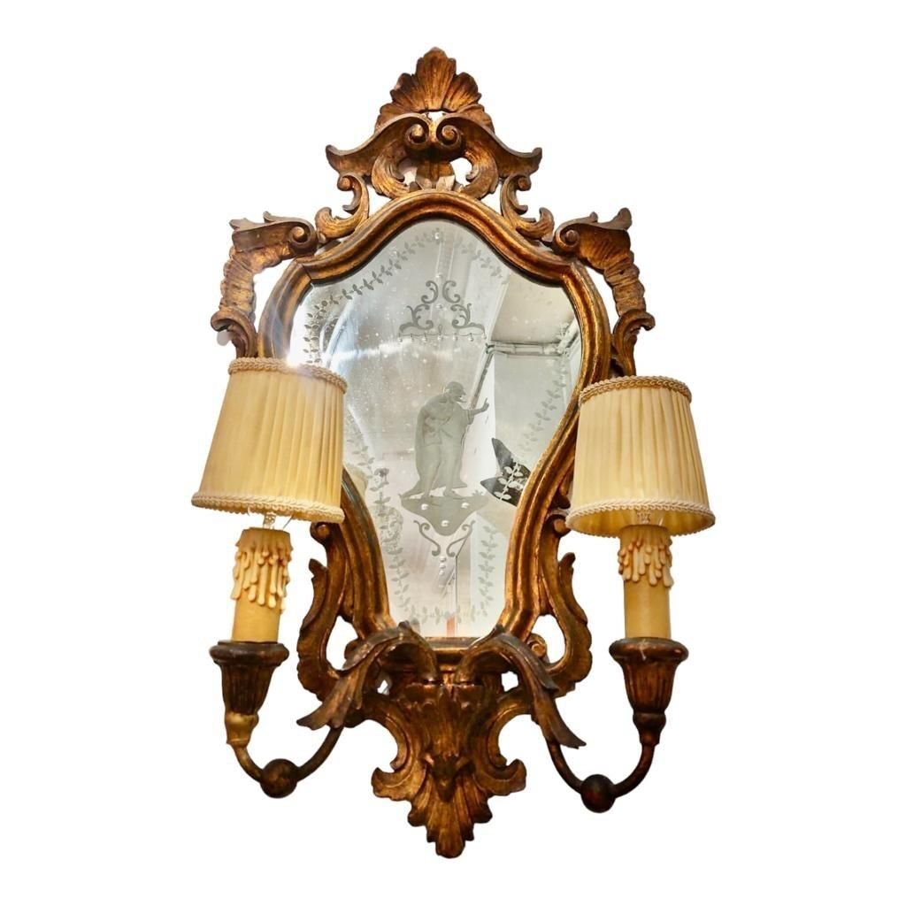 19th Century Pair Of Venetian Giltwood Sconces With Engraved Glass Background