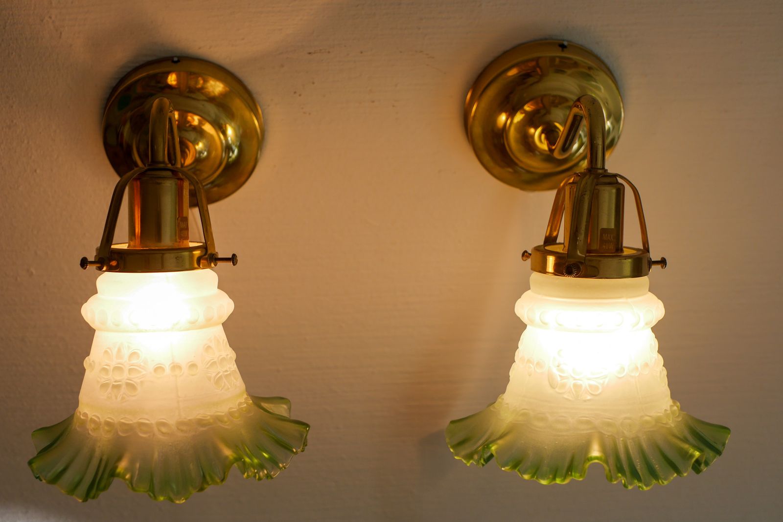 Glazen Wandlampen – Deens Modern, Klassiek Scandinavisch Glas En Messing. photo vinterior