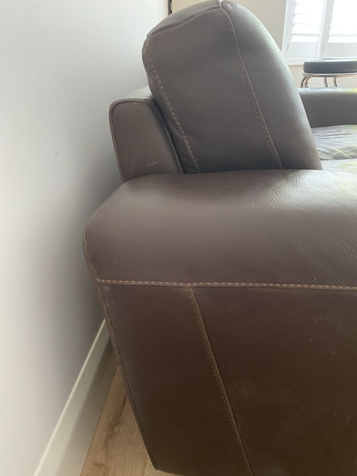 Natuzzi 2 Seater Leather Sofas X 2 photo vinterior
