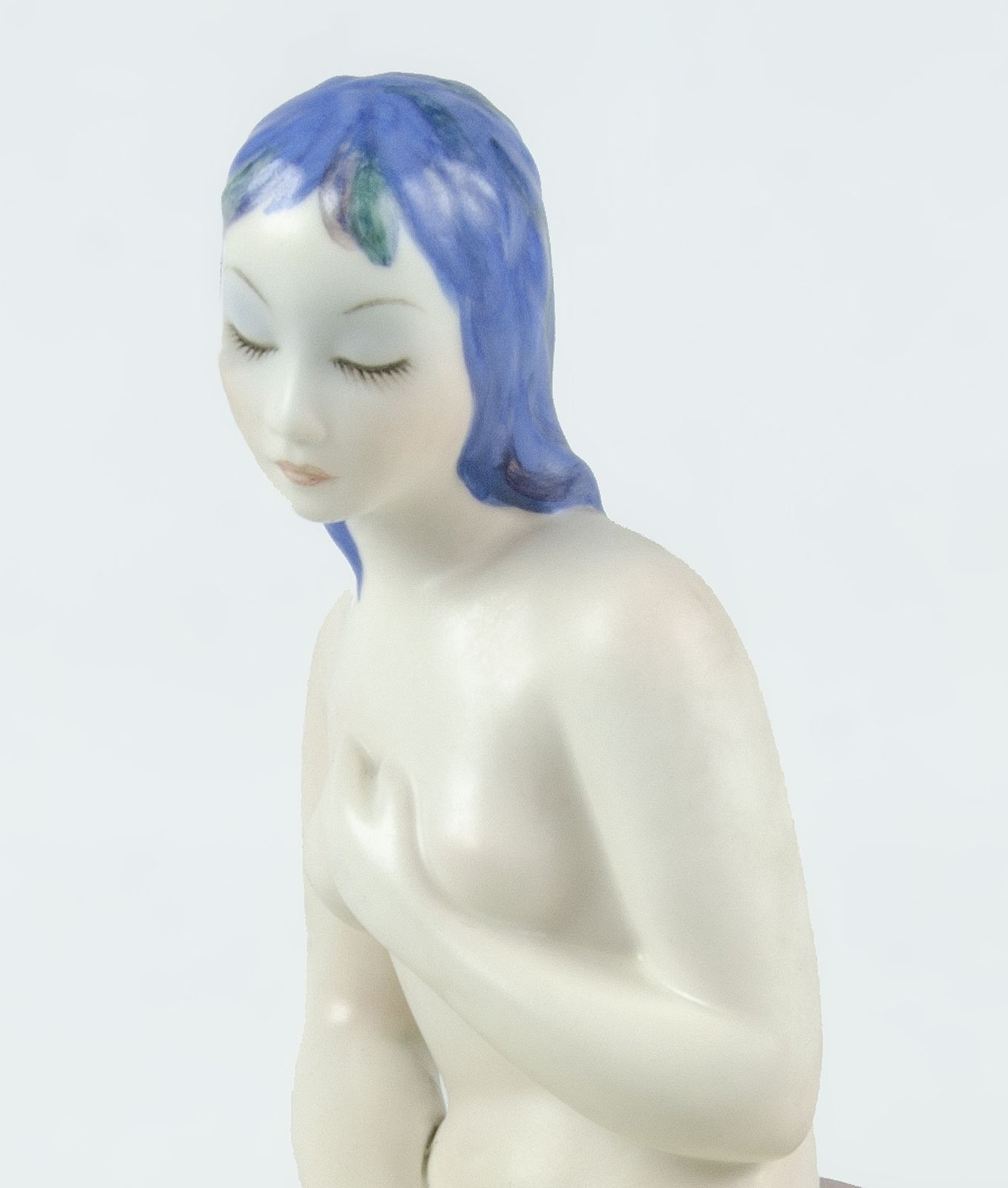 1930s Torino Glazed Porcelain Sculpture Of Seated Venus On Shell Over Dolphins, Manufactured By Lenci, Italy photo vinterior