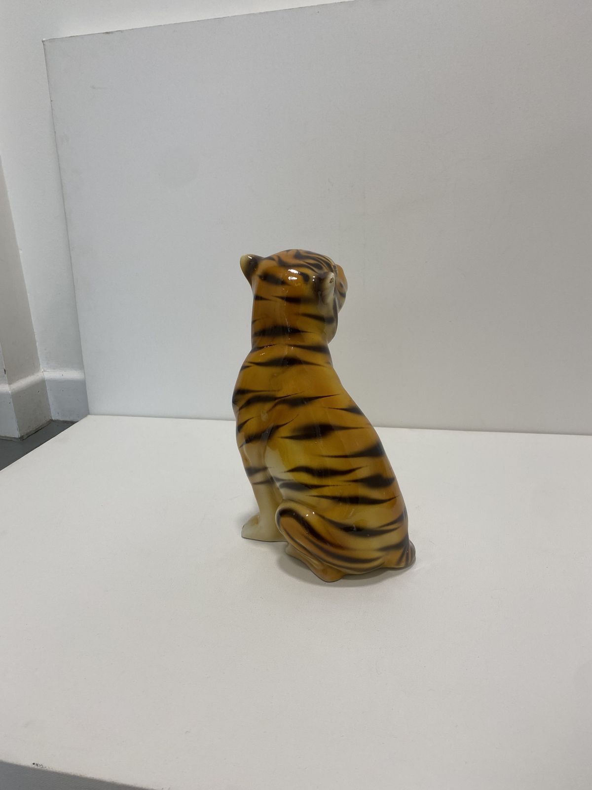 photo vintage Ceramic Table Tiger Statue Alcobaca Portugal Hollywood Regency Vintage 1970s