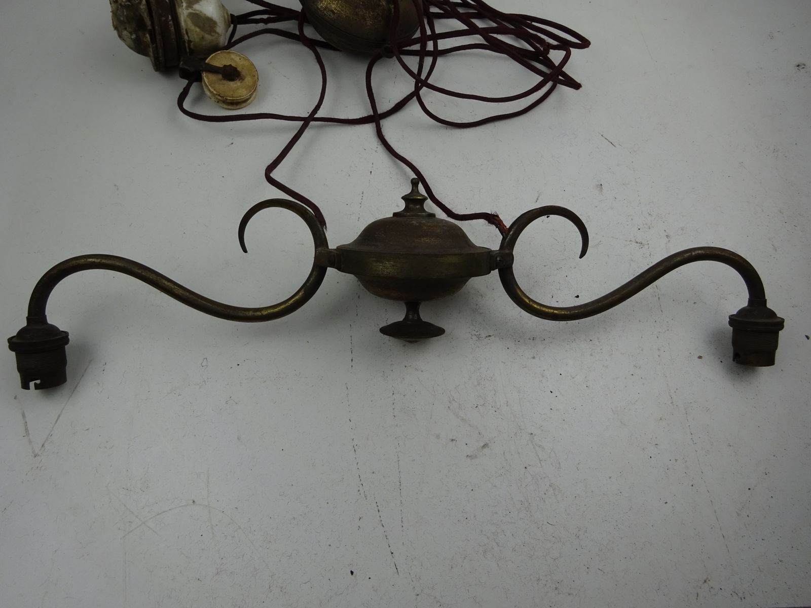 photo vinterior Antique Early 1900s Brass Rise And Fall 2 Arm Light Fixture For Restoration And Rewire