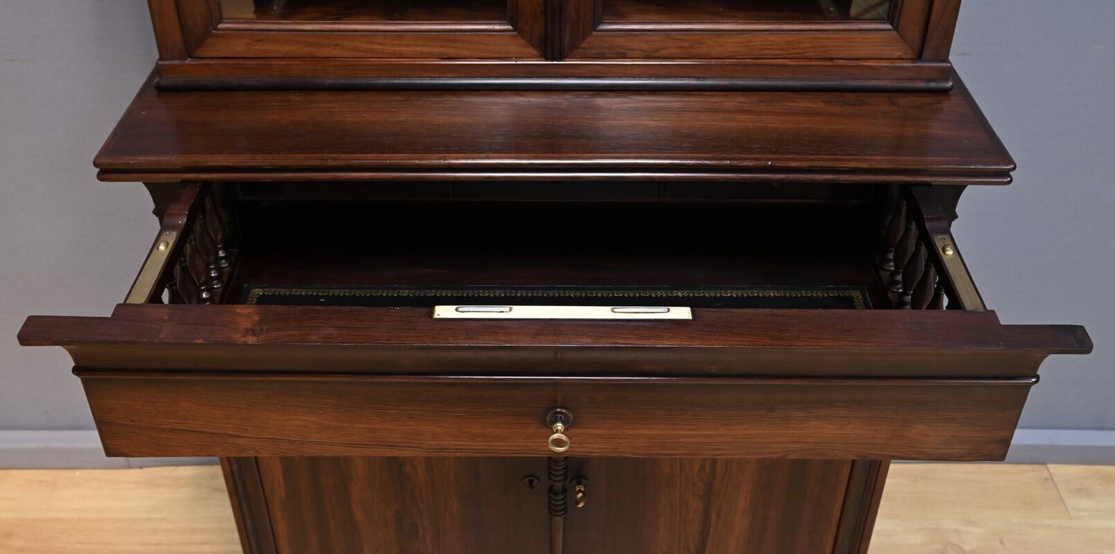 photo furniture Small Display Cabinet – Part 2 Of The 19th Century