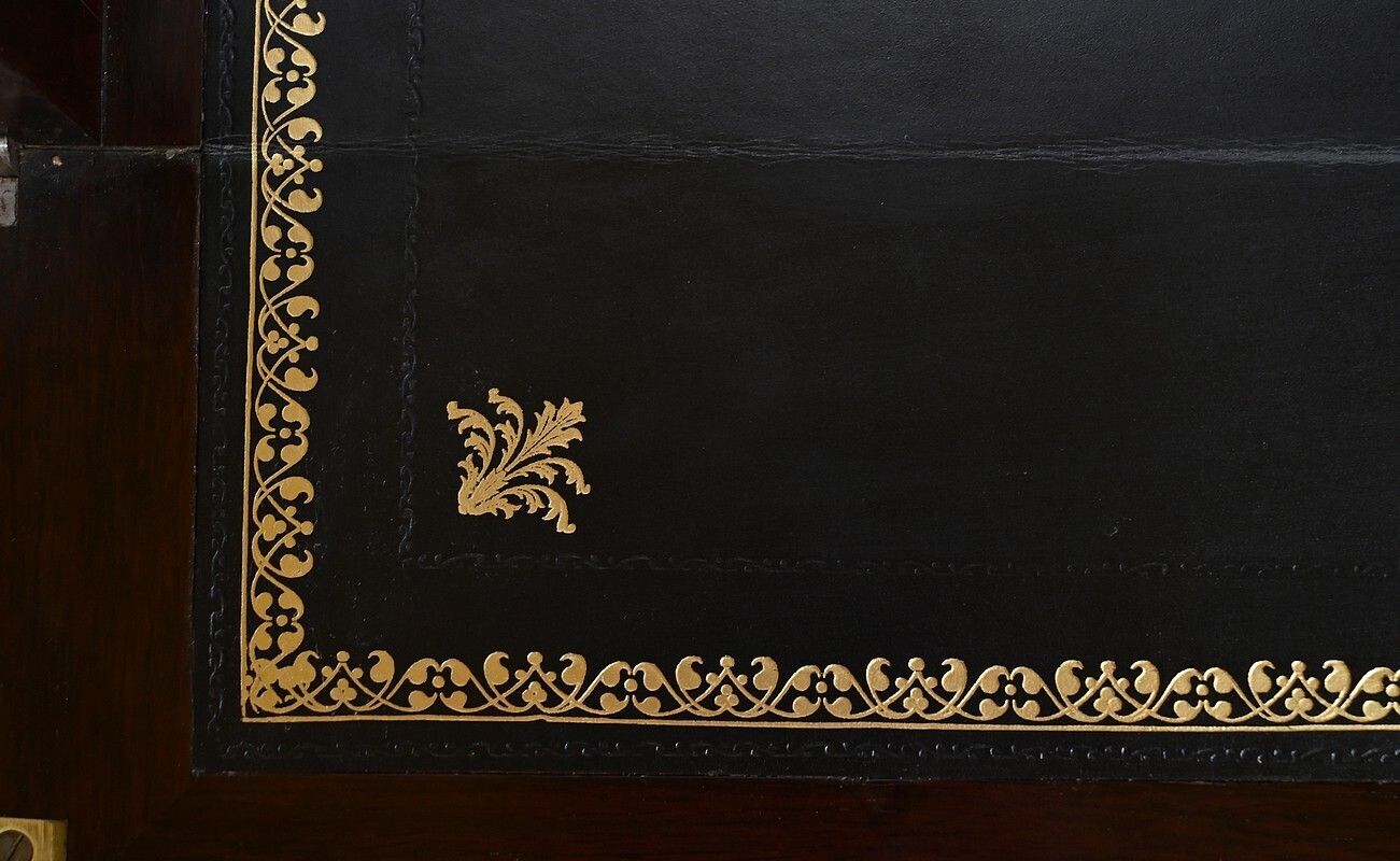 3230.0 Small Display Cabinet – Part 2 Of The 19th Century photo