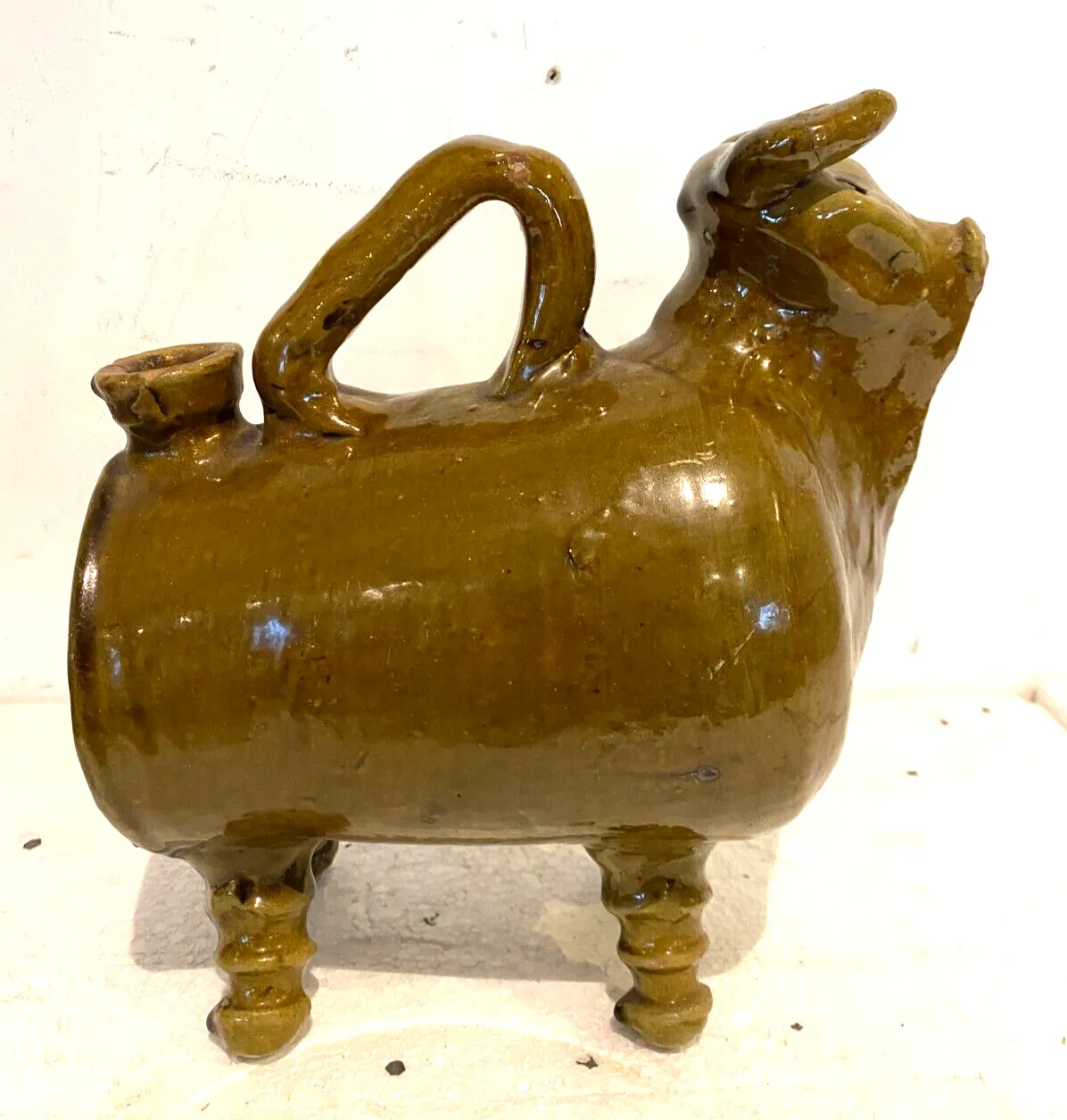 Cruche En Terre Cuite Vernissée A Décor D'une Tète De Taureau XX Siècle