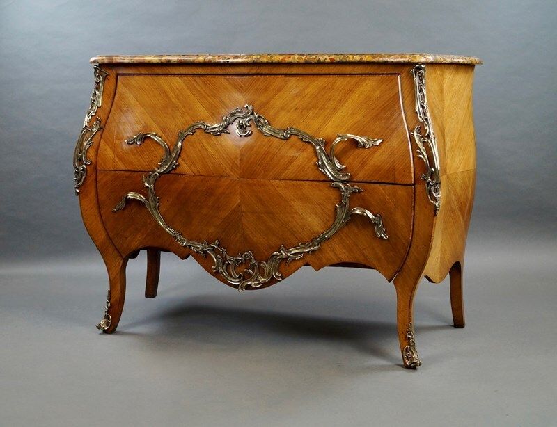 A 19th Century French Sabicu Bombe Commode photo 2875.0