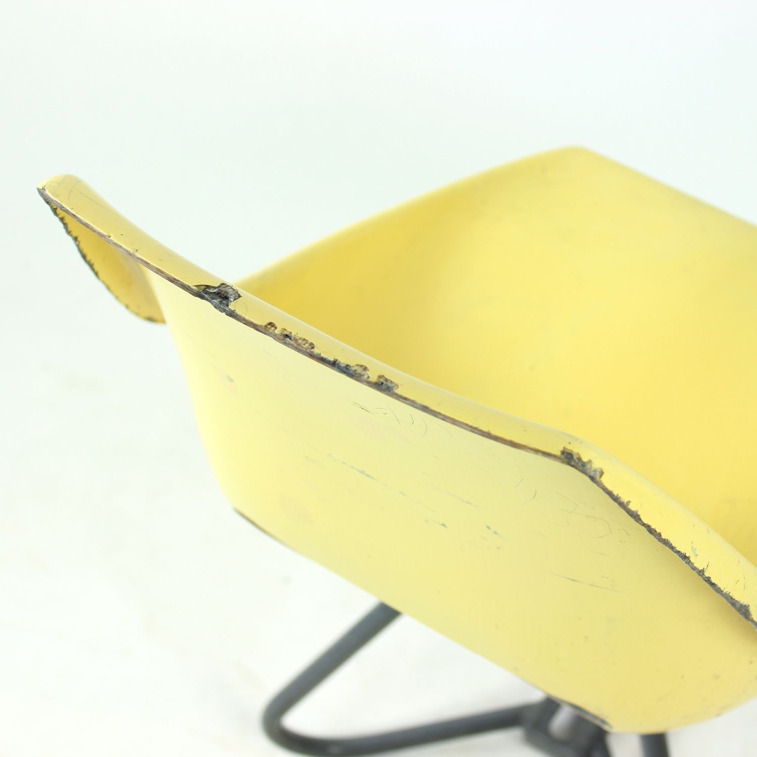photo furniture Yellow Tram Chair By Miroslav Navratil For Vertex, 1960s