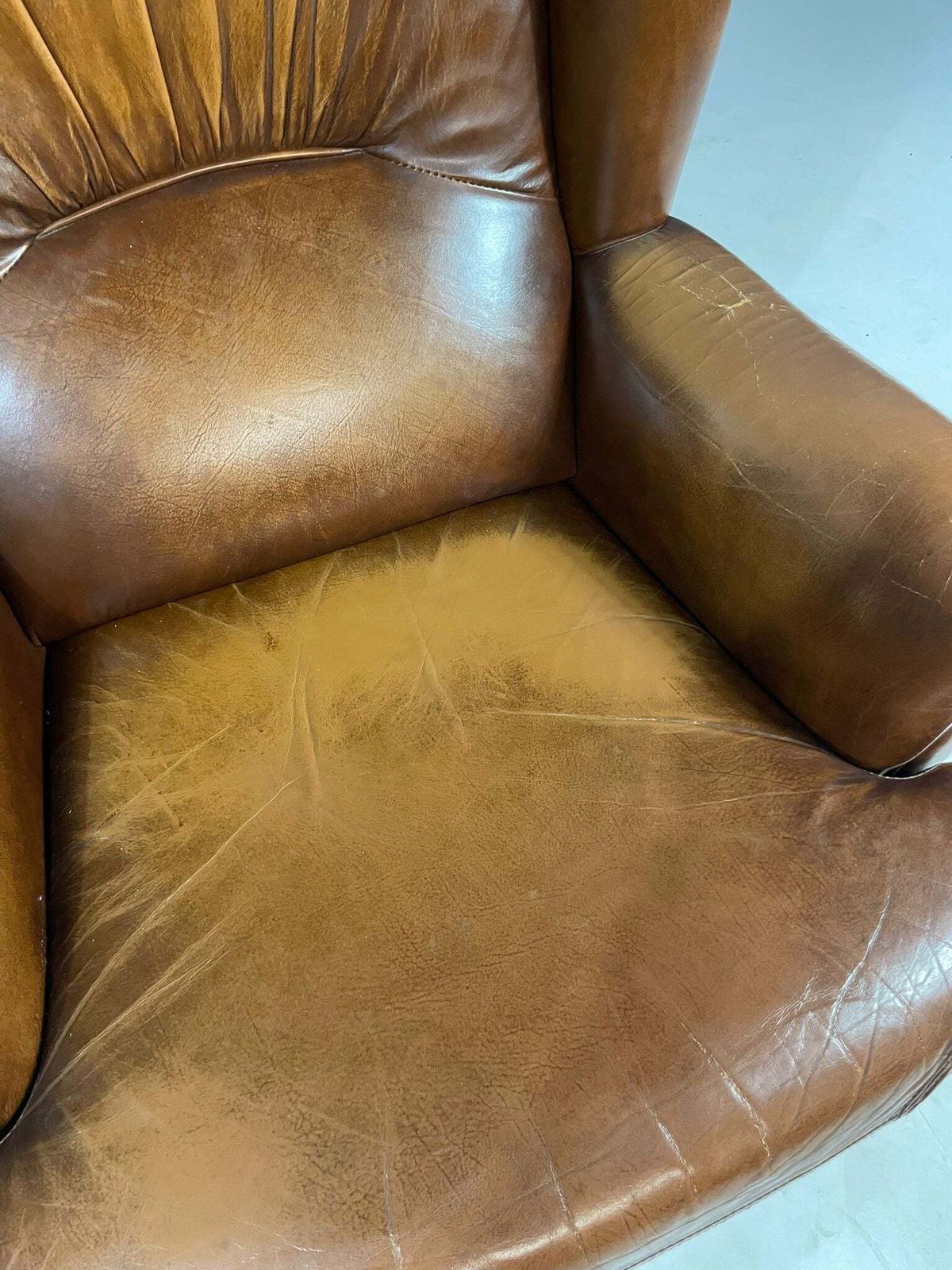 photo vinterior Pair Of Art Deco Leather Club Chairs, Czechoslovakia, 1930s