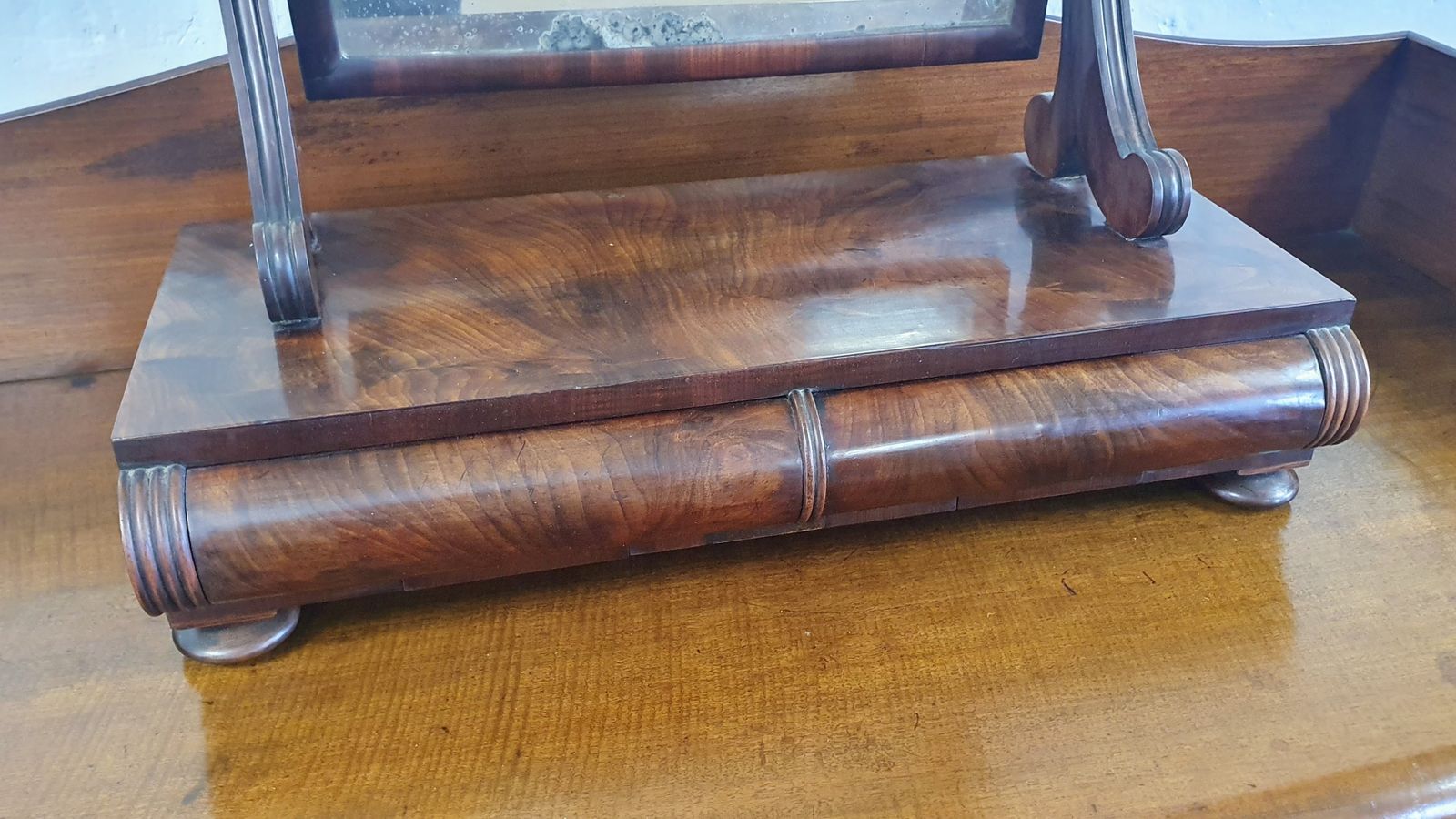 Elegant Victorian Mahogany Toilet Mirror With Barrel Drawers photo 95.0