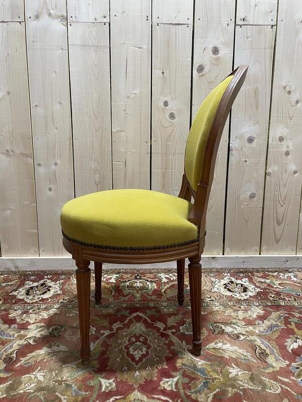 photo furniture Suite De 4 Chaises Médaillons De Style Louis XVI Laine Jaune