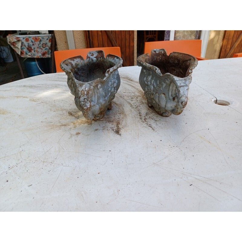 Pair Of 1900 Cast Iron Planters From Charleville Mézières In Rocaille Style photo vinterior