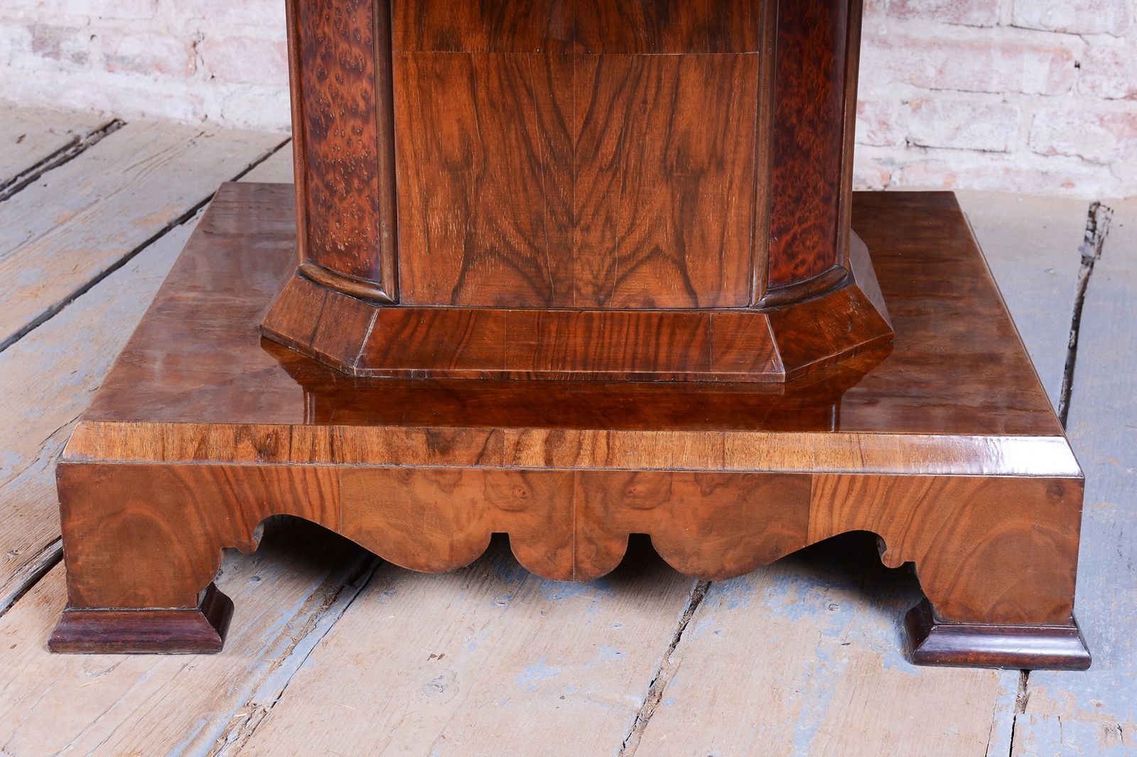 Restored Art Deco Dinig Set, Caucasian Walnut, Thuja, Polished, England, 1920s photo Furniture