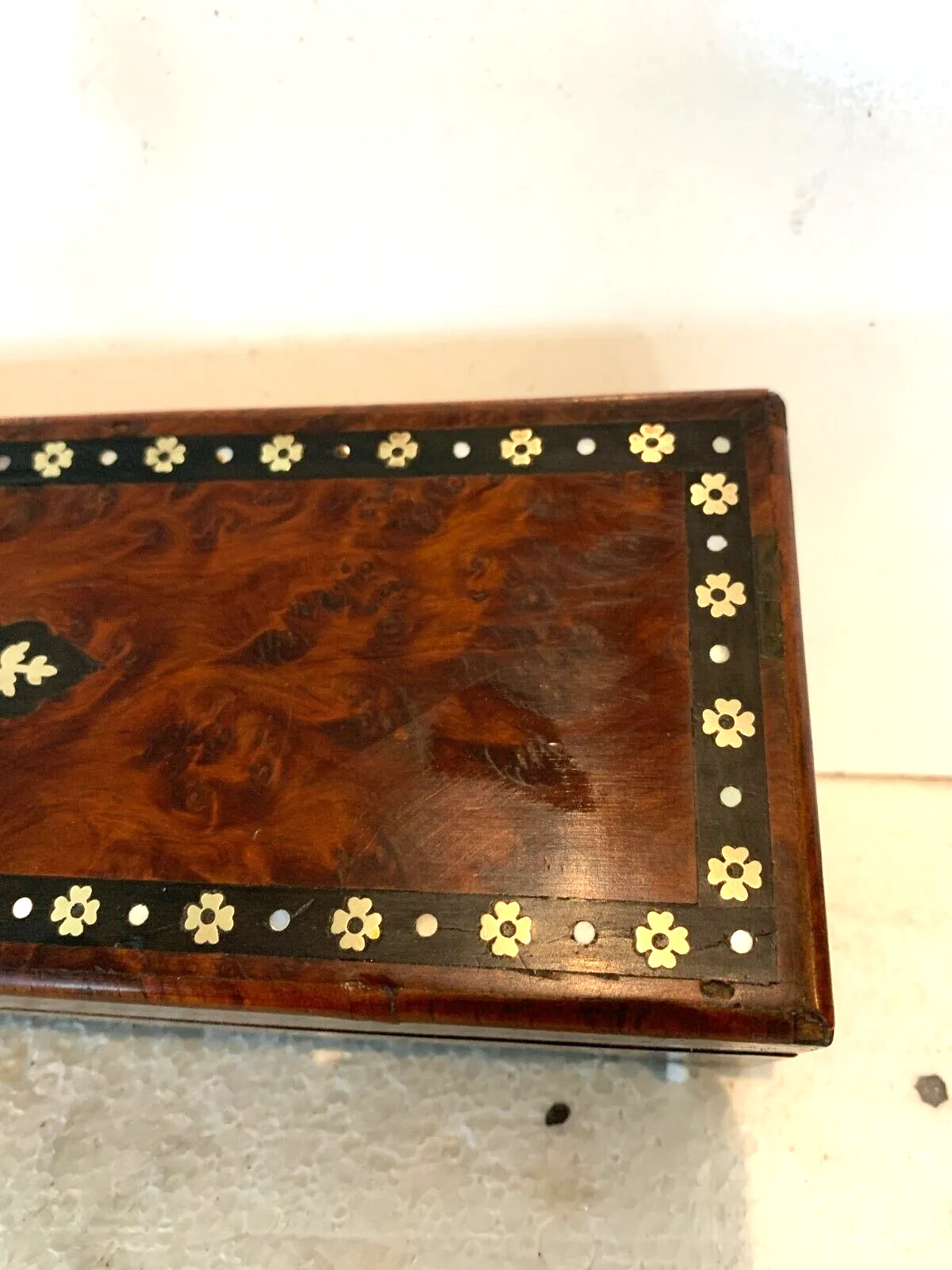 photo furniture Boite A Gant En Loupe De Thuya Napoléon III Marqueterie Boulle XIX Siècle