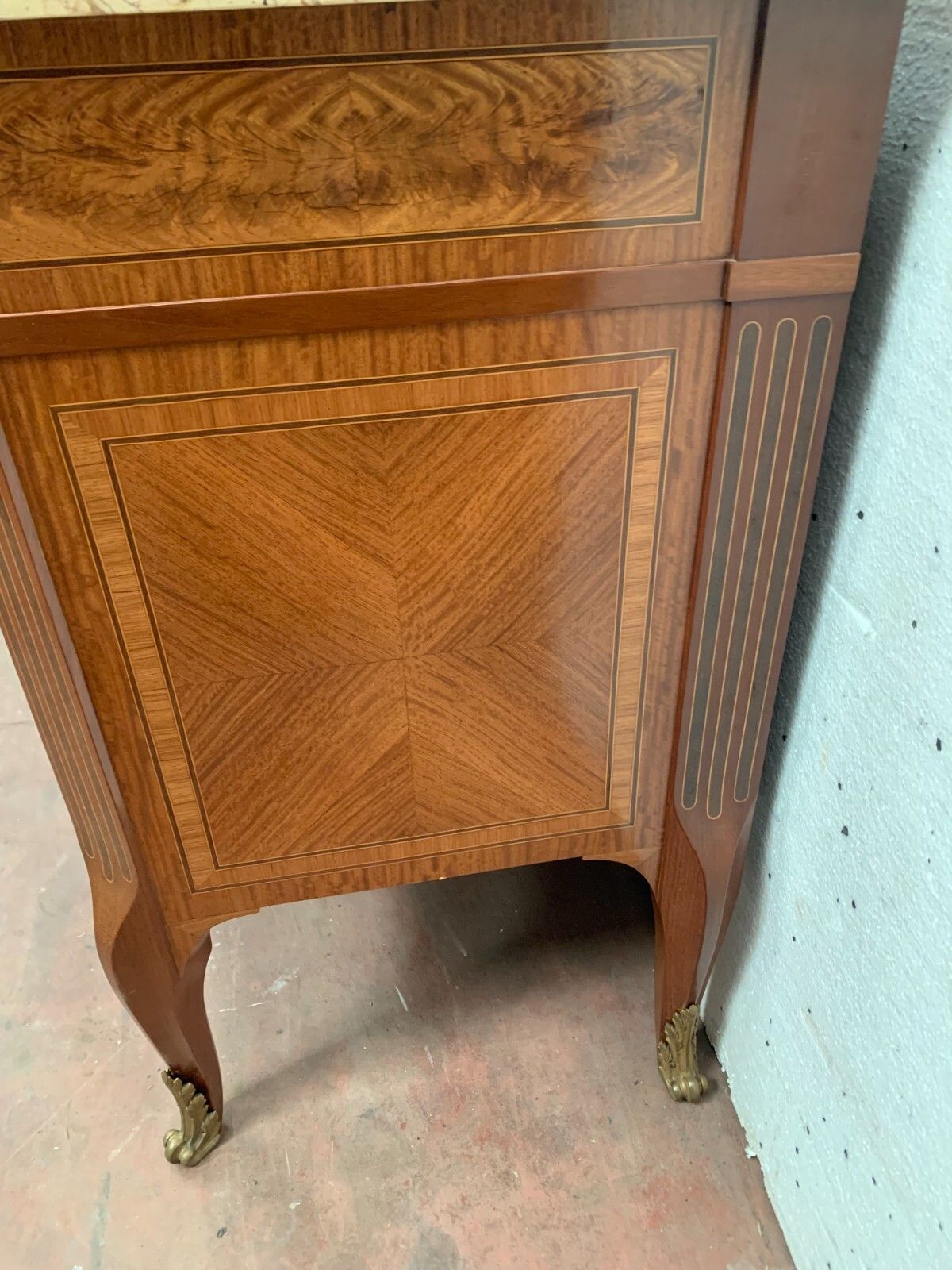 20th Century Amaranth Wood & Rosewood Center Jump Dresser photo vinterior