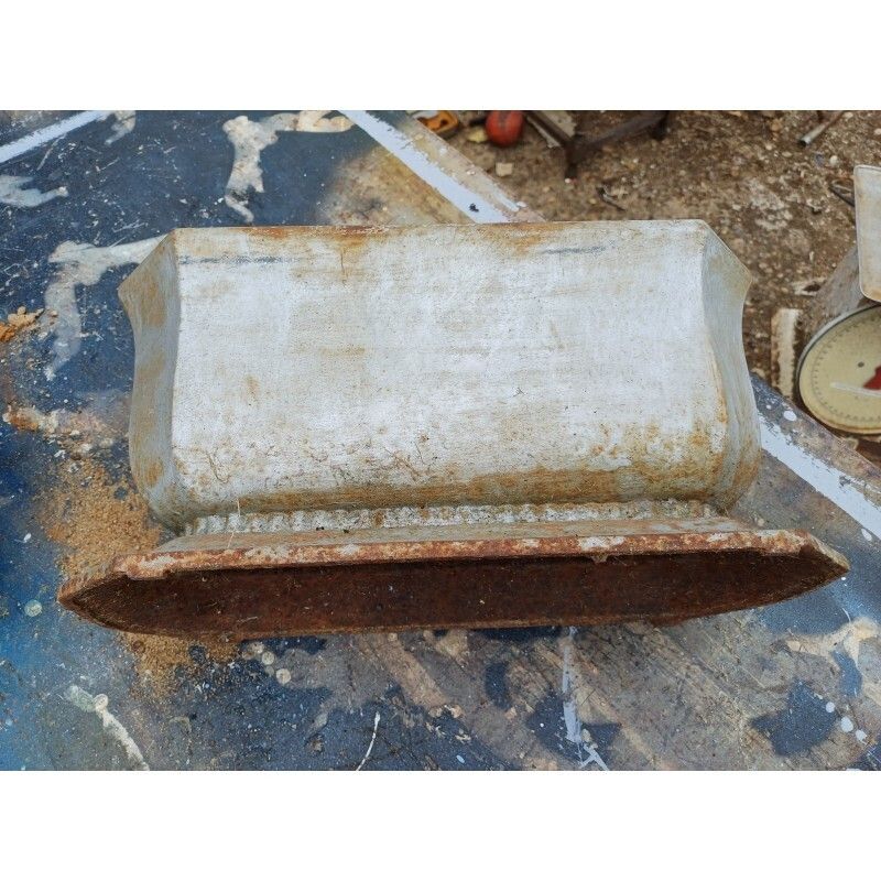 photo vinterior Set Of 4 Cast Iron Planters 1900 From Charleville   Mézières