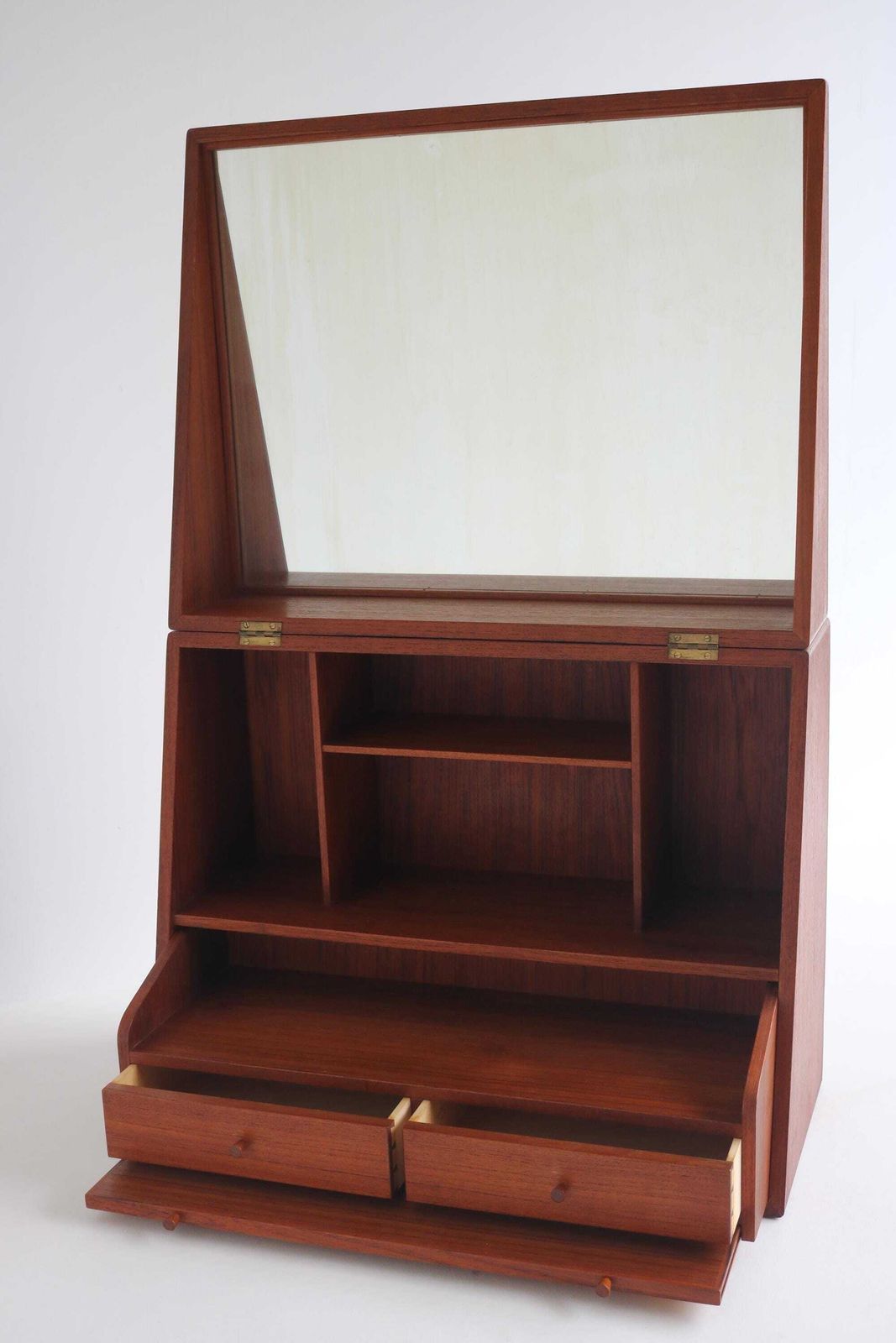 Vintage Deens Teakhouten Wandgemonteerde Toiletcabinet Van Poul Jensen & Knud Frandsen | Mid Century Scandinavisch Modern Klapspiegelkabinet, 1960 photo vinterior