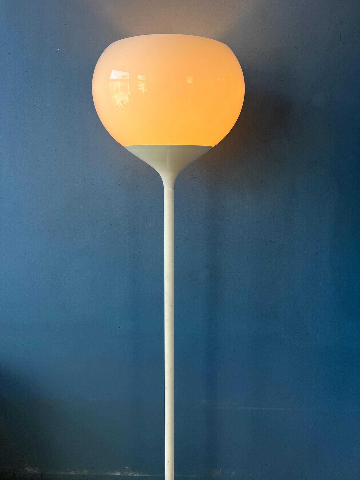White Vintage Mid Century Guzzini Style Space Age Floor Lamp