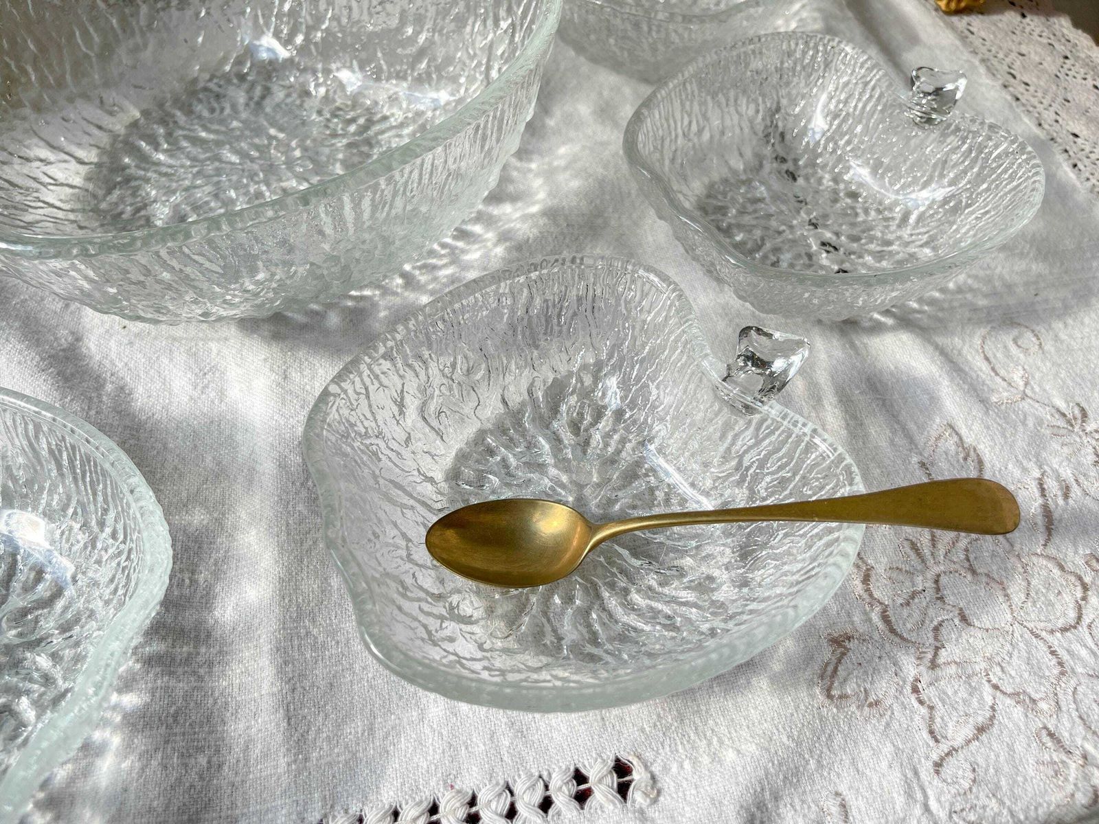Vintage Glass Dessert Set – 1 Salad Bowl + 5 Matching Bowls – Clear Molded Apple Shaped Glass – Original Retro Tableware photo vinterior