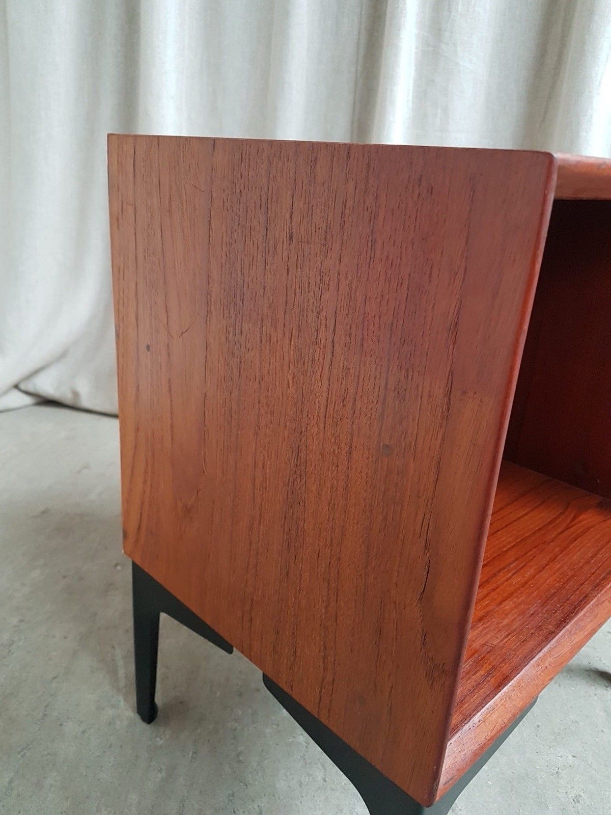 photo vinterior Vtg Pair Of Danish Teak Mid Century Bedside Tables Nightstands Retro Scandi R896