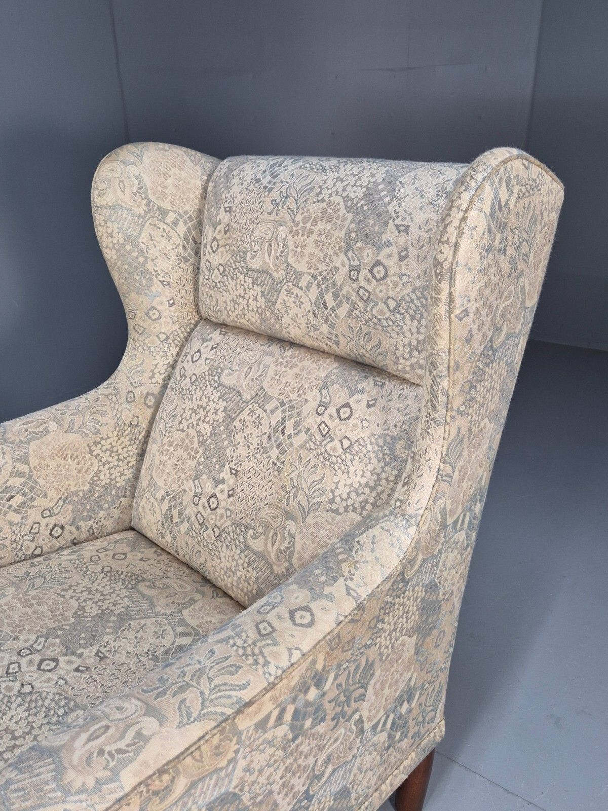 photo vintage Vintage Danish Wingback Armchair Cream Grey  Abstract Print Retro Eb9695 Mnor