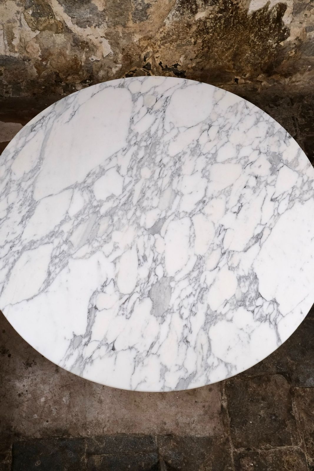 Furniture Large Round Carrara Marble Table, Italy, 1970s photo