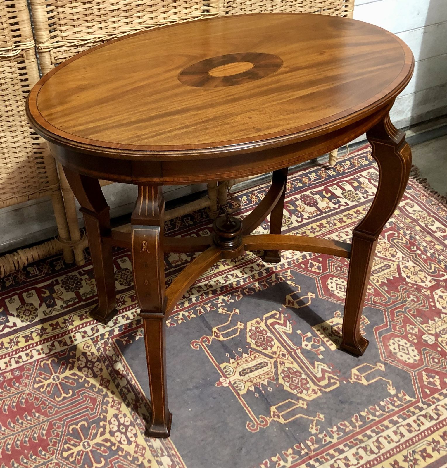 photo vinterior Handsome Edwardian Occasional Or Centre Table