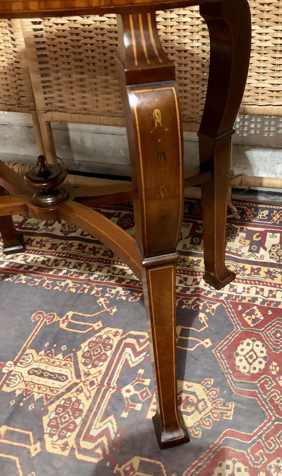 photo vintage Handsome Edwardian Occasional Or Centre Table